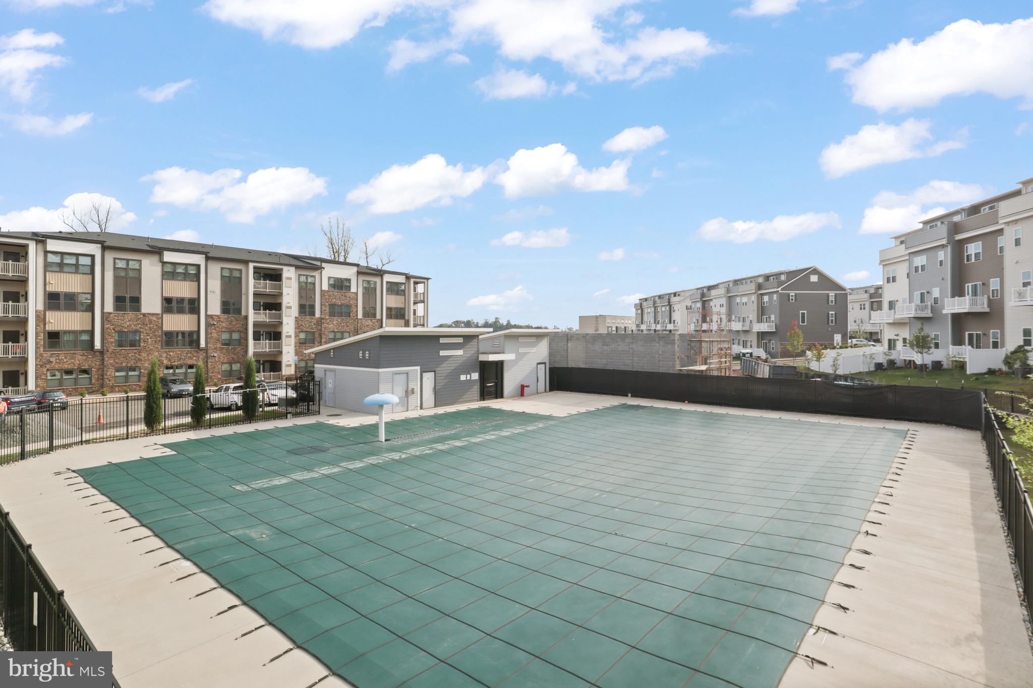 LOUDOUN VIEW CONDO FLATS - Residential