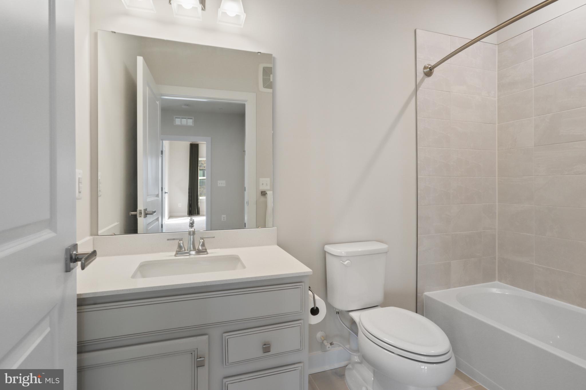 LOUDOUN VIEW CONDO FLATS - Residential