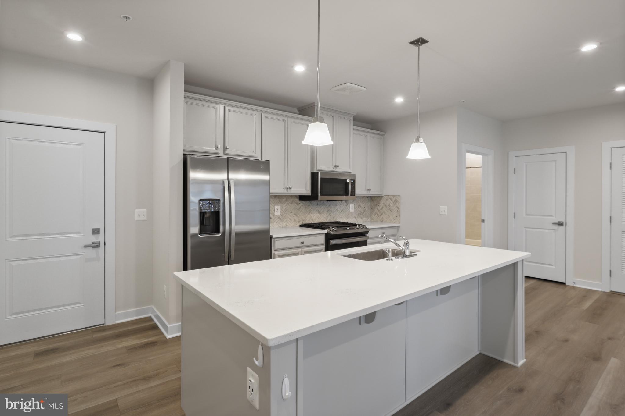 LOUDOUN VIEW CONDO FLATS - Residential