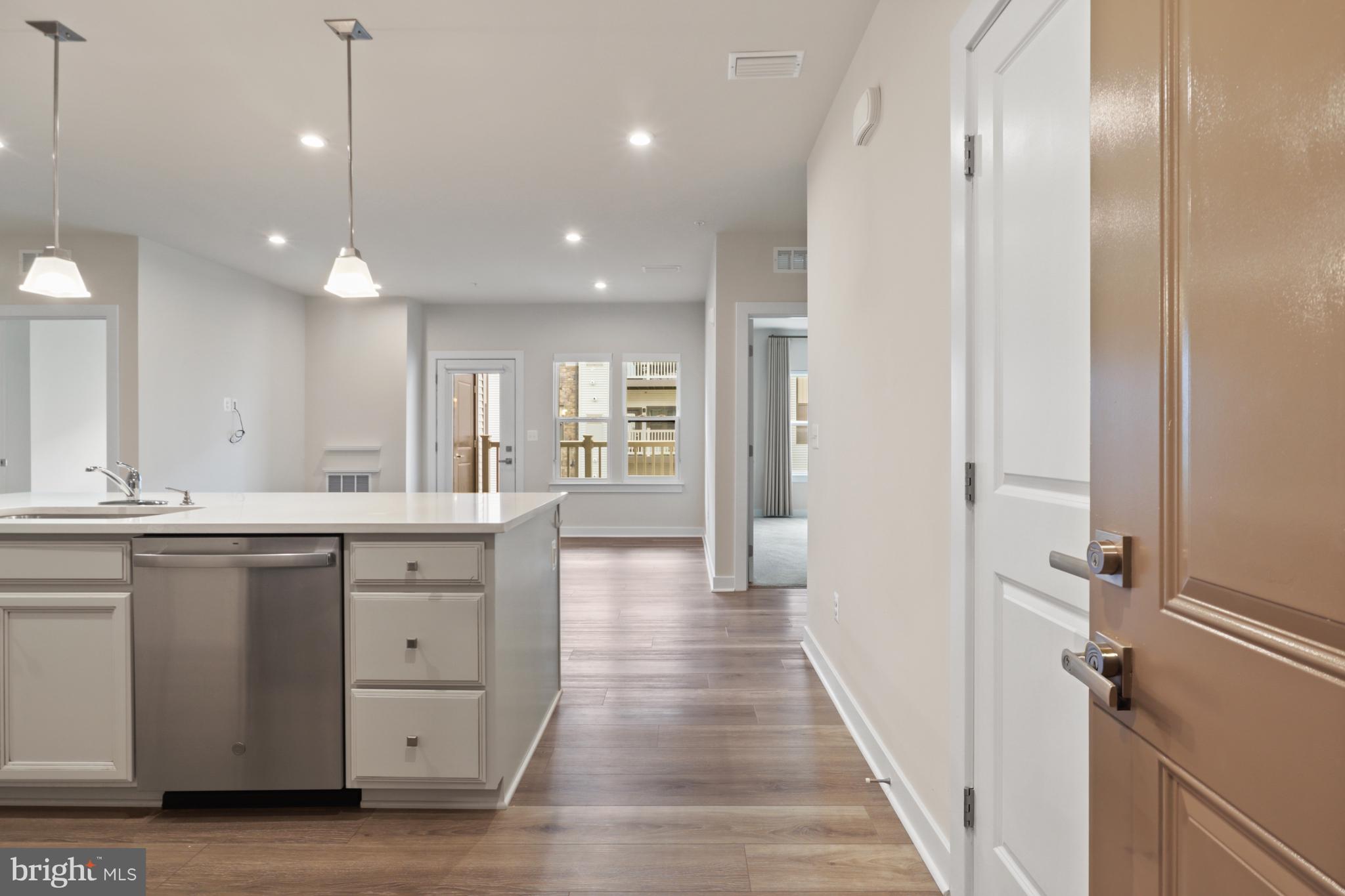 LOUDOUN VIEW CONDO FLATS - Residential