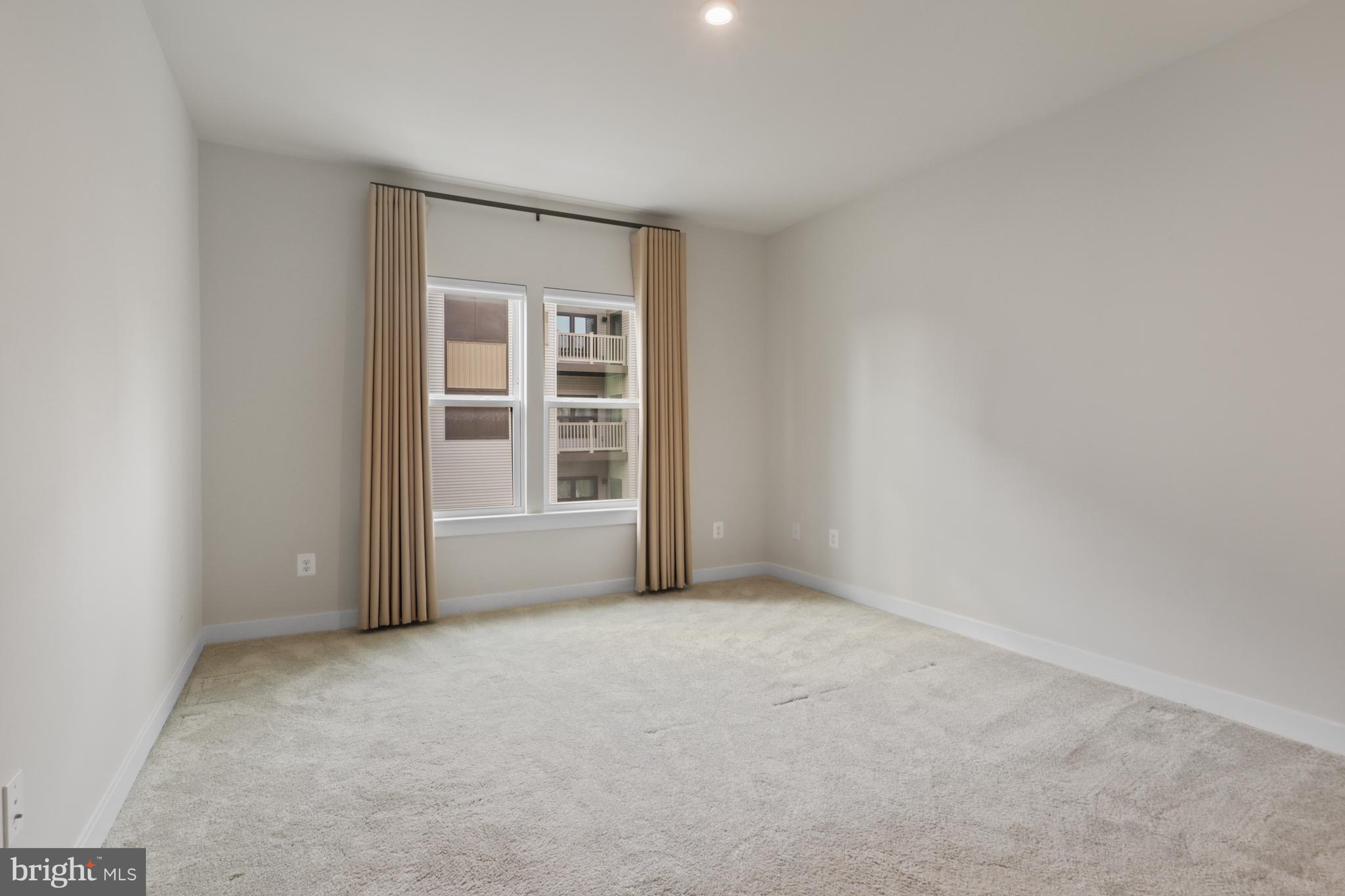 LOUDOUN VIEW CONDO FLATS - Residential