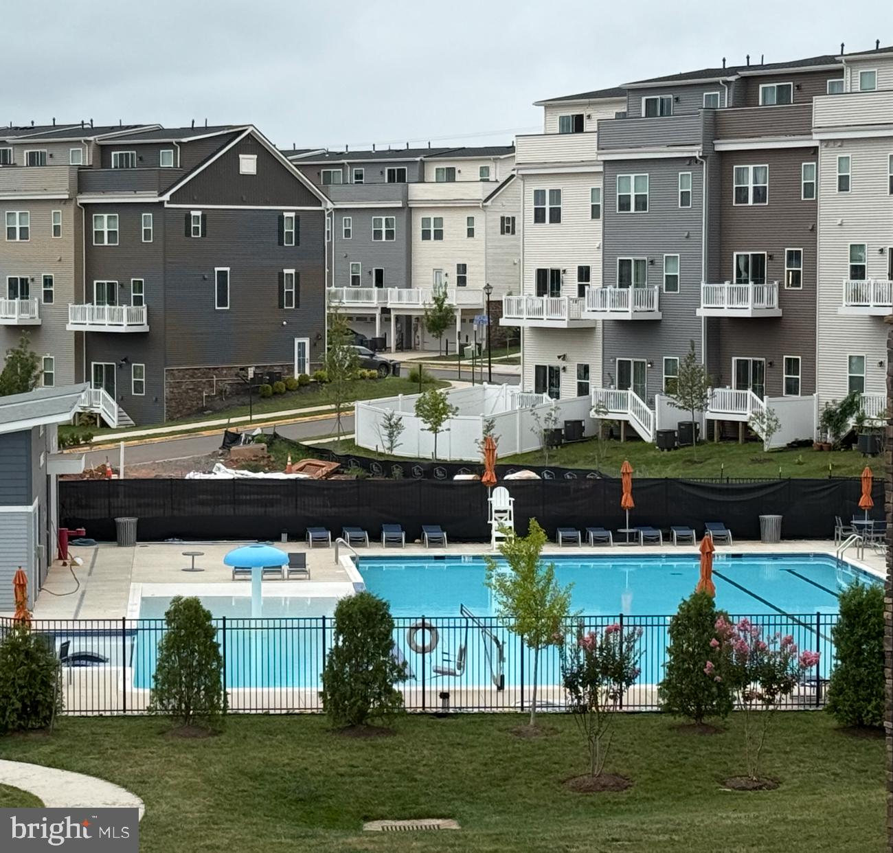 LOUDOUN VIEW CONDO FLATS - Residential