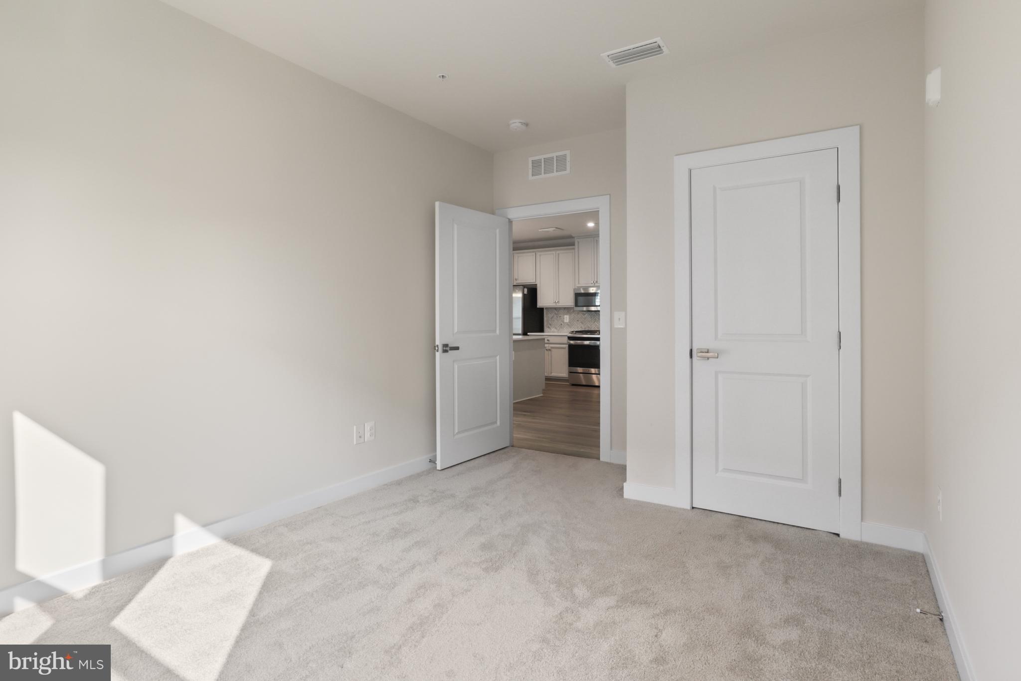 LOUDOUN VIEW CONDO FLATS - Residential