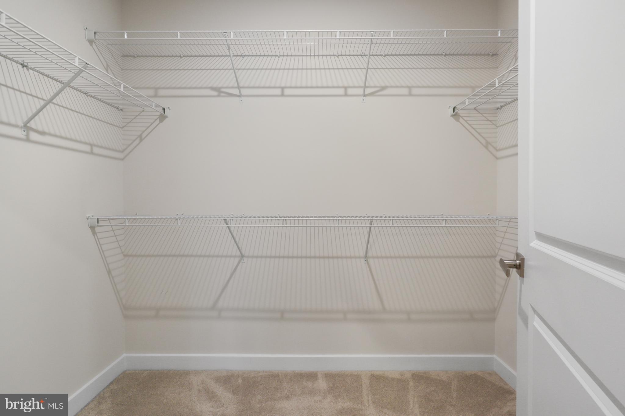 LOUDOUN VIEW CONDO FLATS - Residential