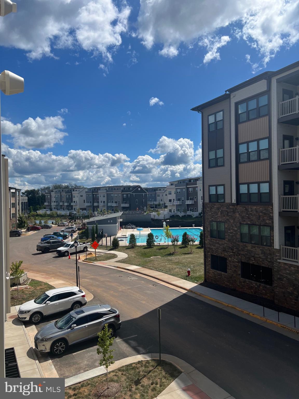 LOUDOUN VIEW CONDO FLATS - Residential
