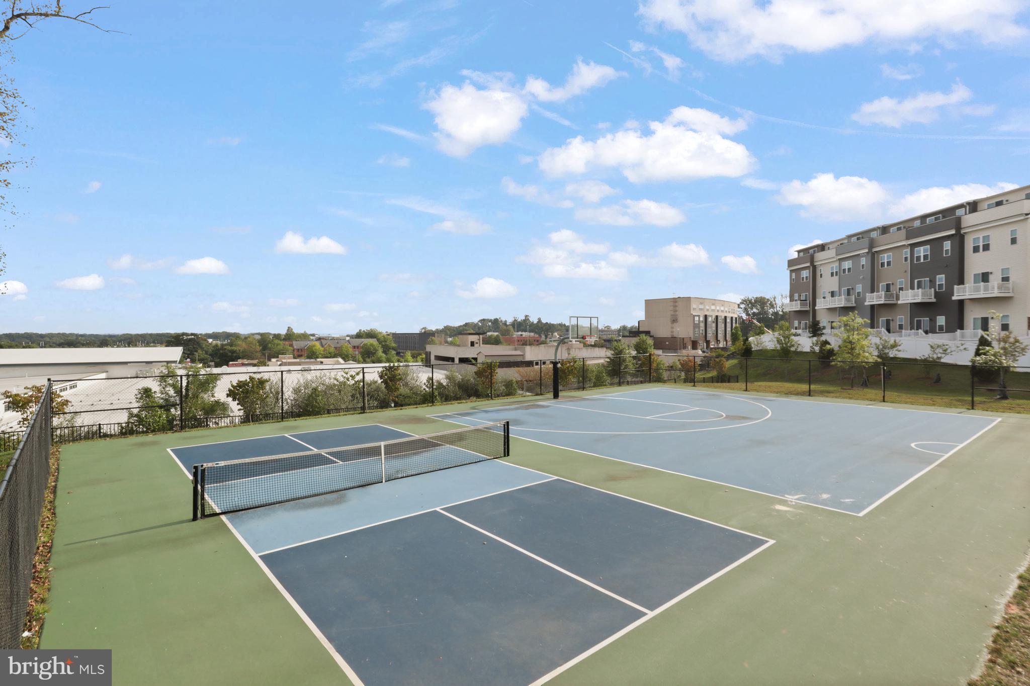 LOUDOUN VIEW CONDO FLATS - Residential