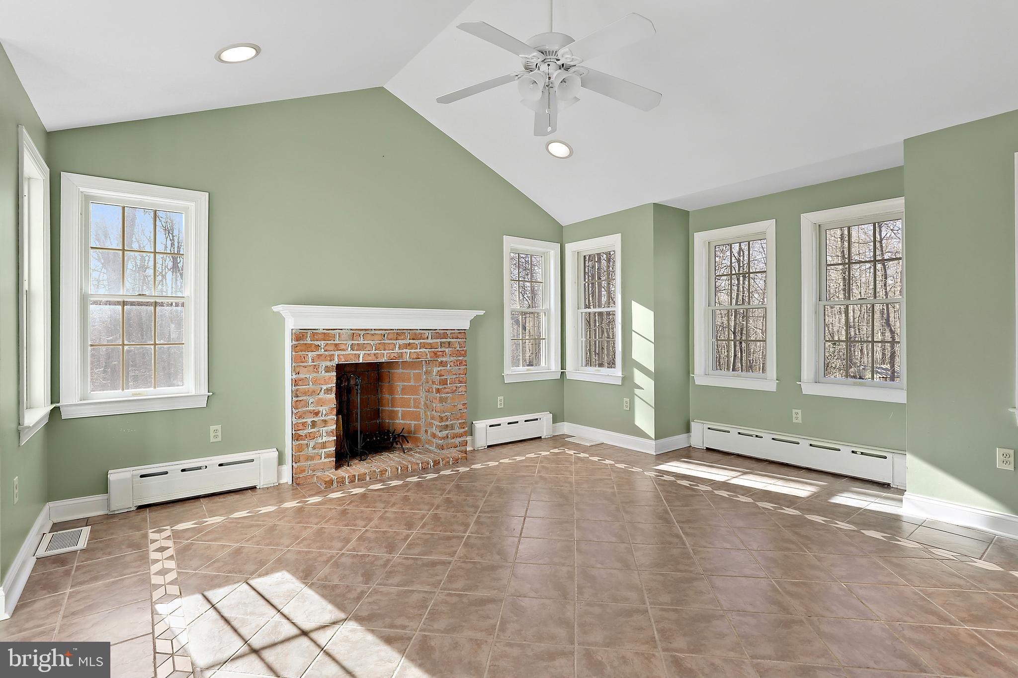 MIDSUMMER HILL - Residential