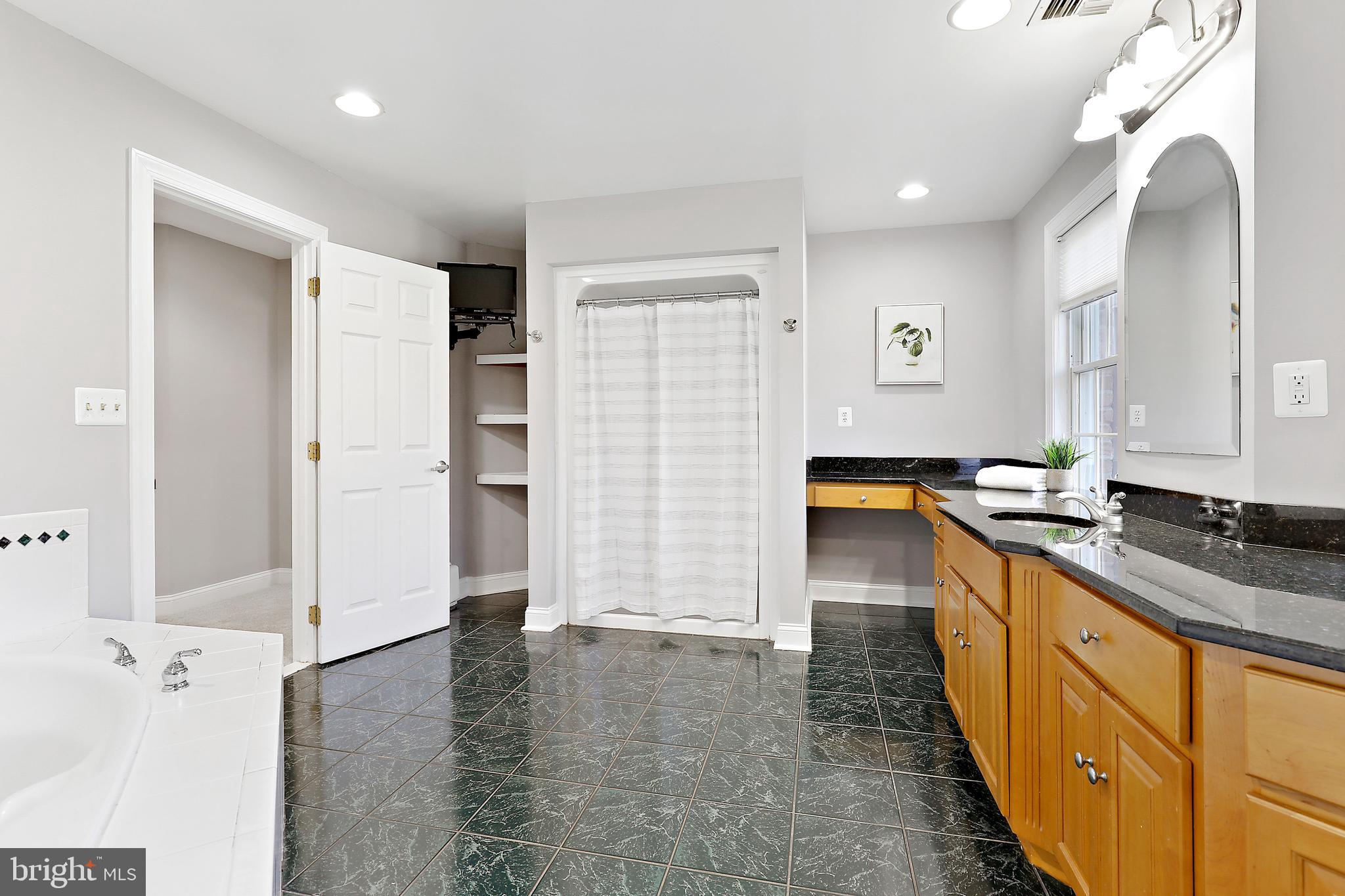 MIDSUMMER HILL - Residential