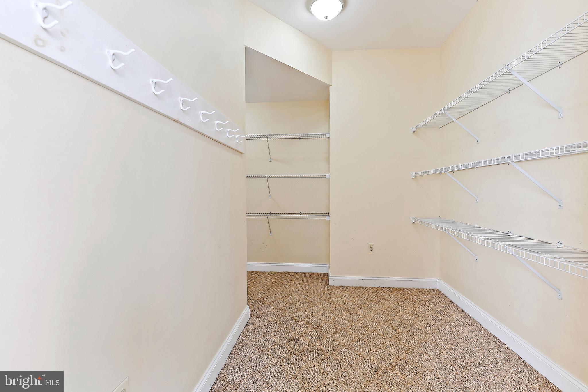 MIDSUMMER HILL - Residential