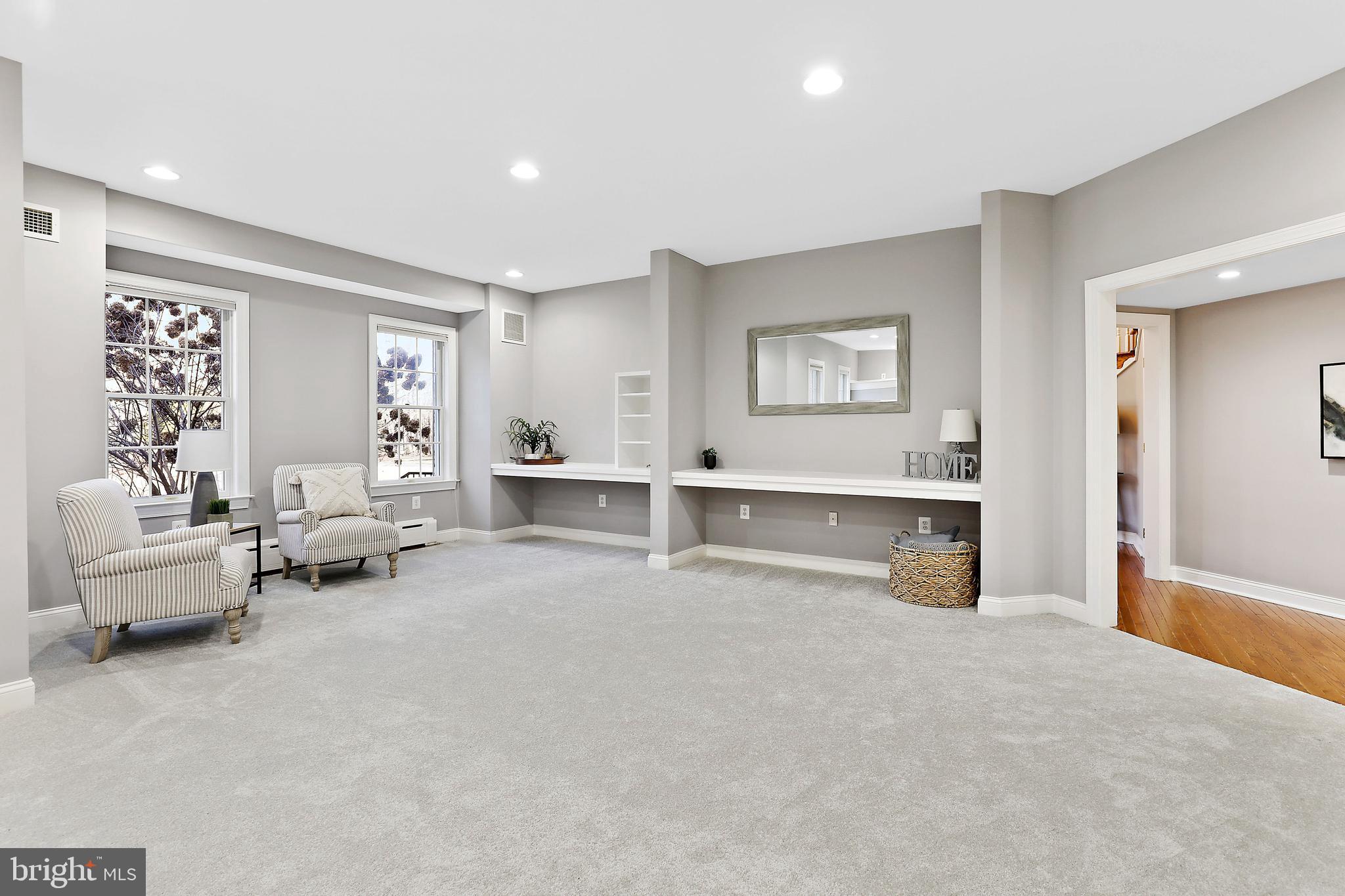 MIDSUMMER HILL - Residential