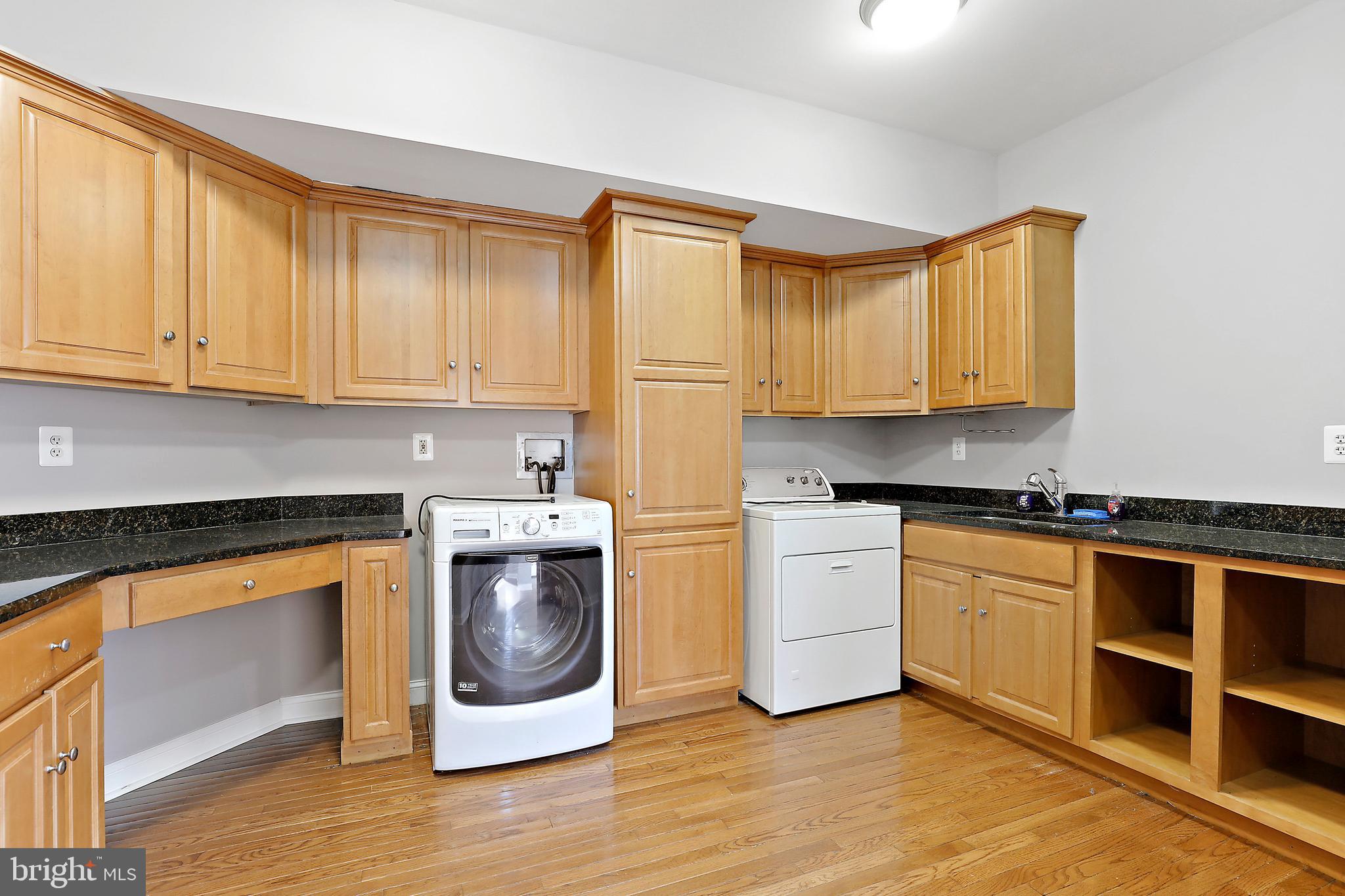 MIDSUMMER HILL - Residential