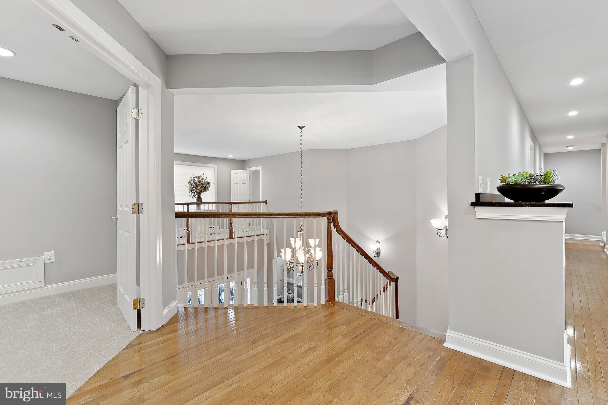 MIDSUMMER HILL - Residential