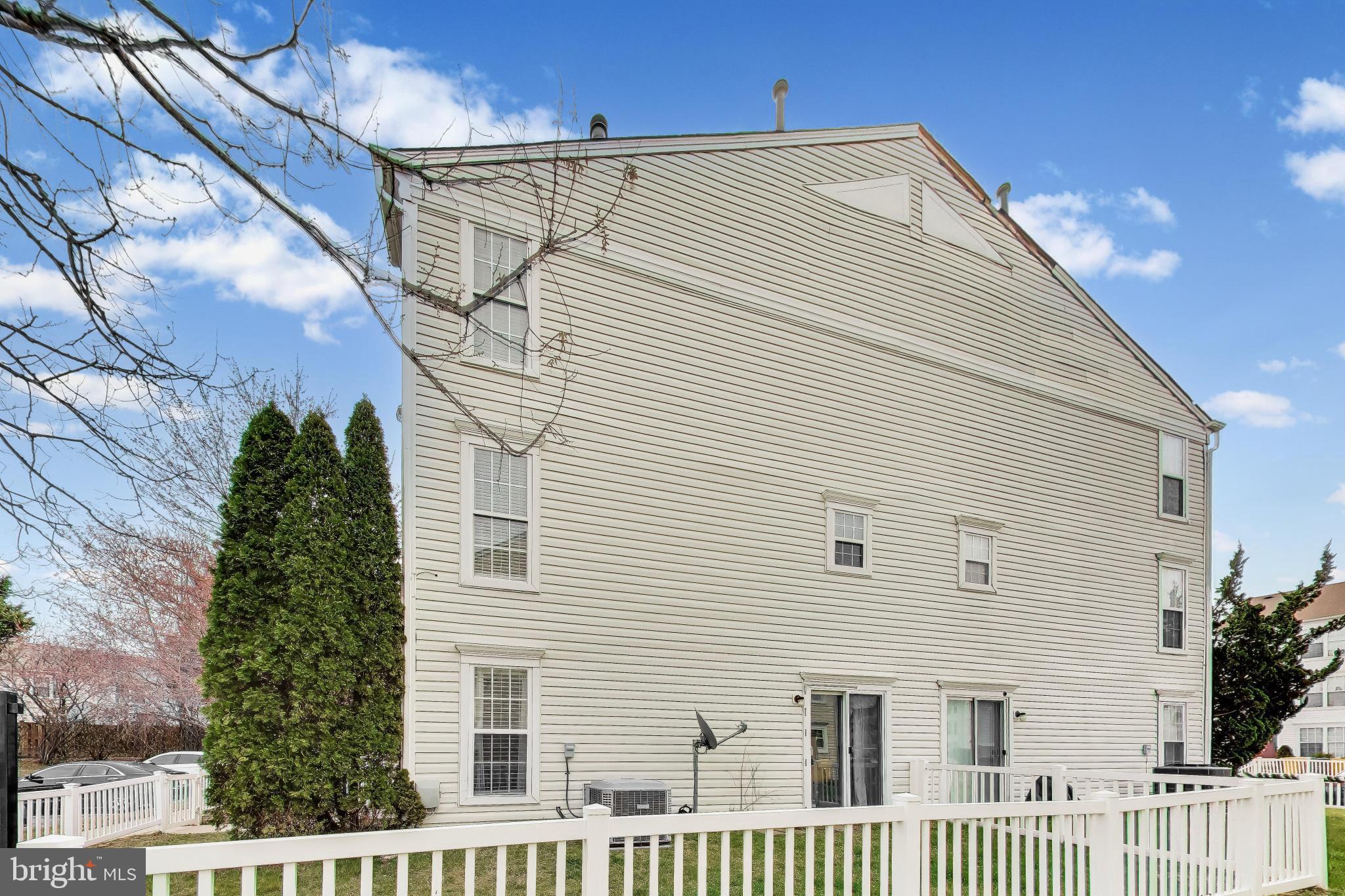 CLOVERLEAF COMMONS - Residential