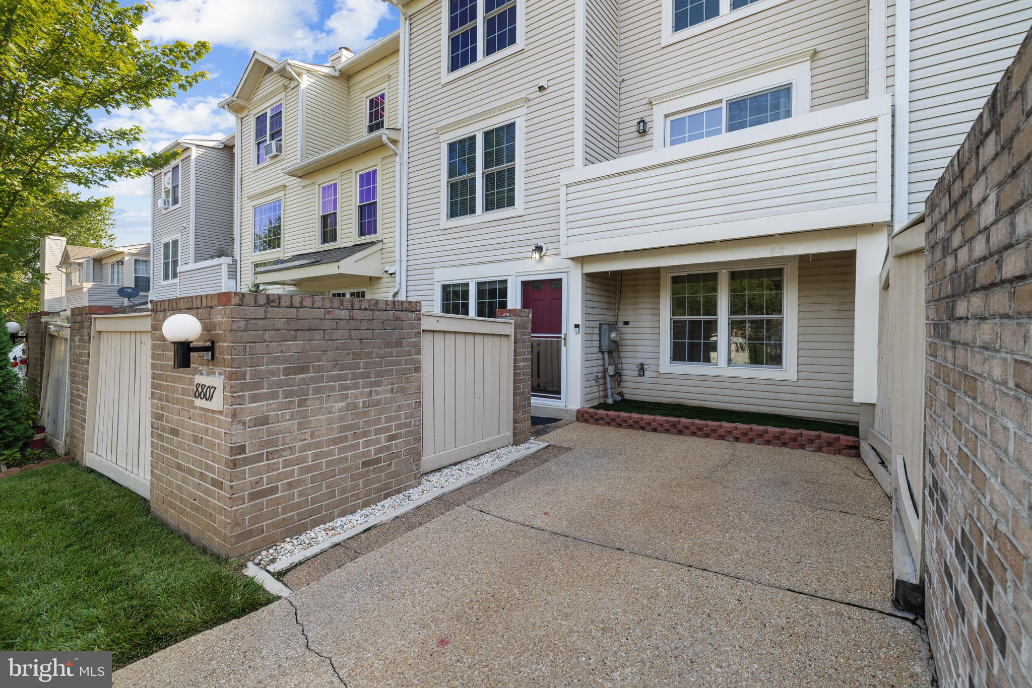 8807 ROSEMARK COURT