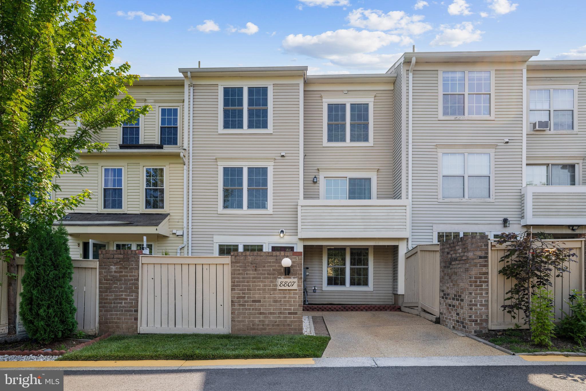 8807 ROSEMARK COURT