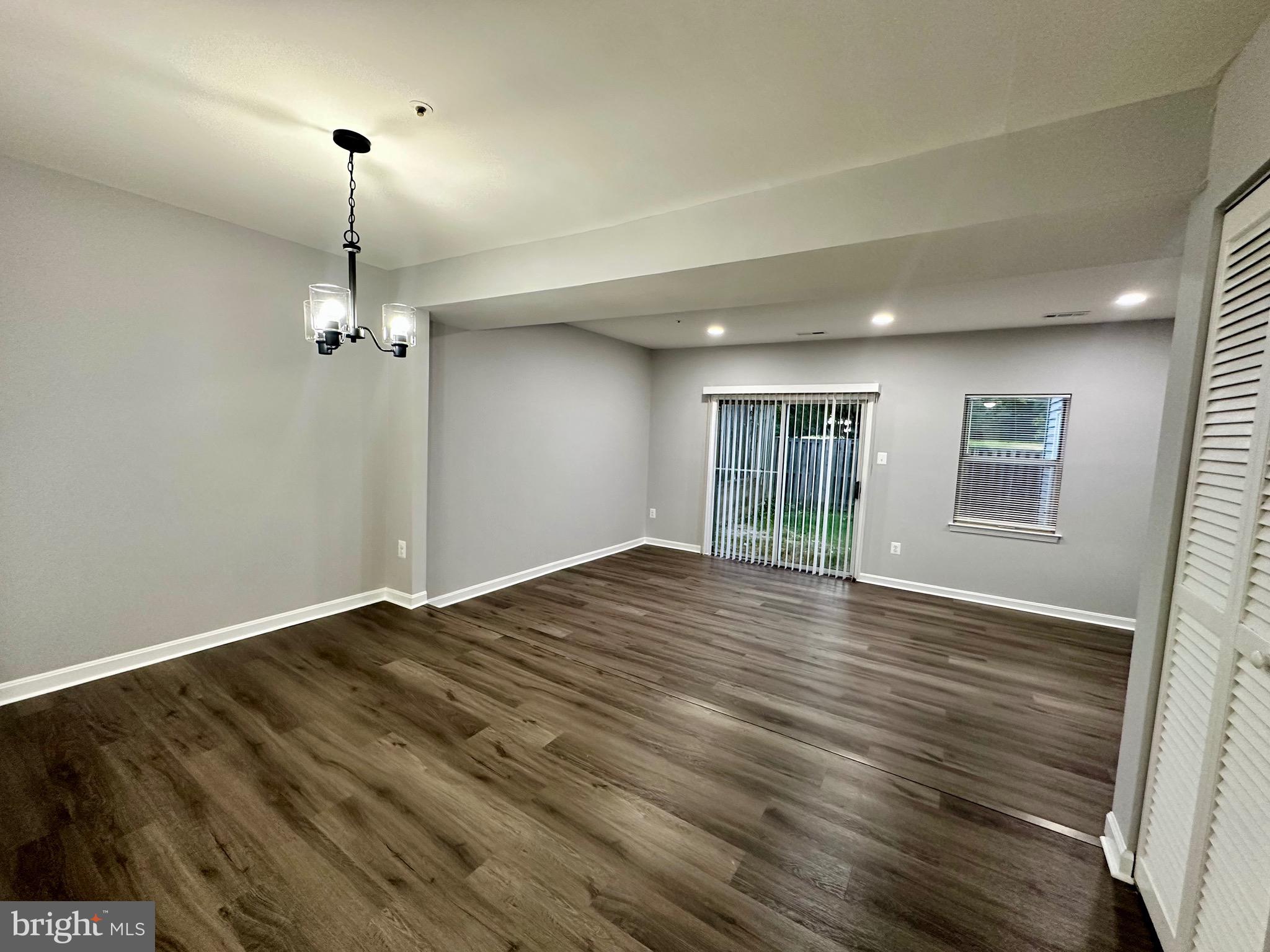 LONDON WOODS - Residential