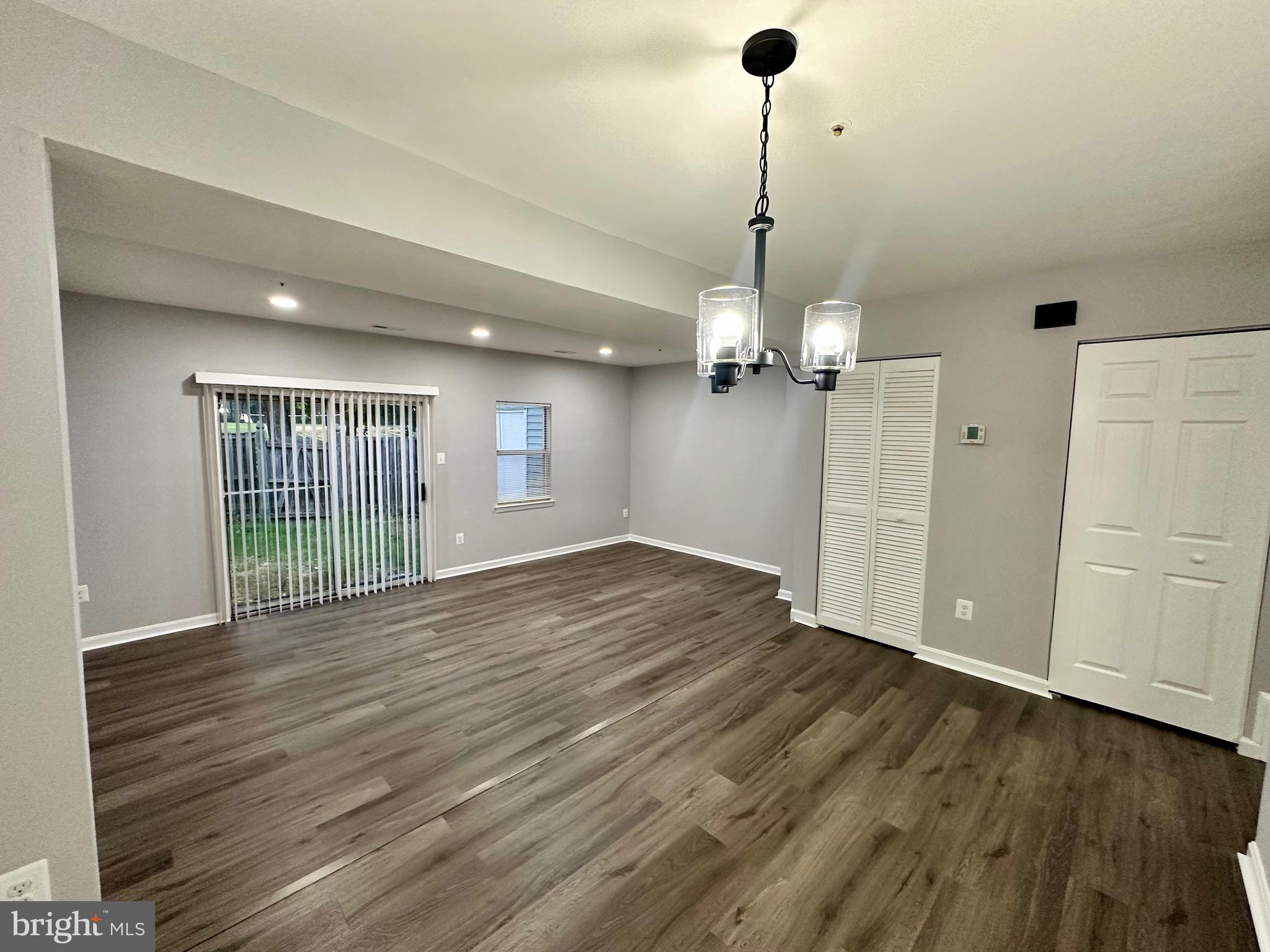 LONDON WOODS - Residential