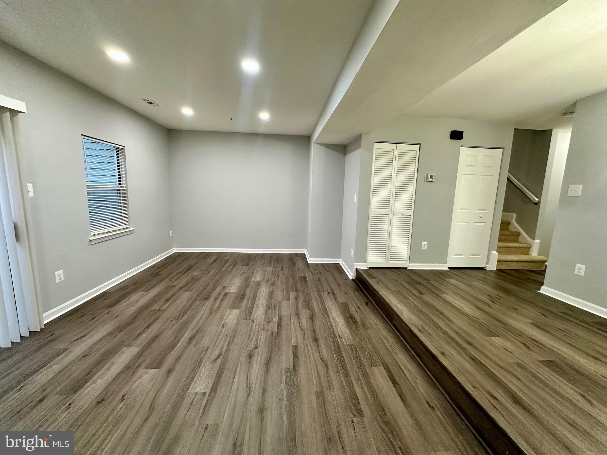 LONDON WOODS - Residential