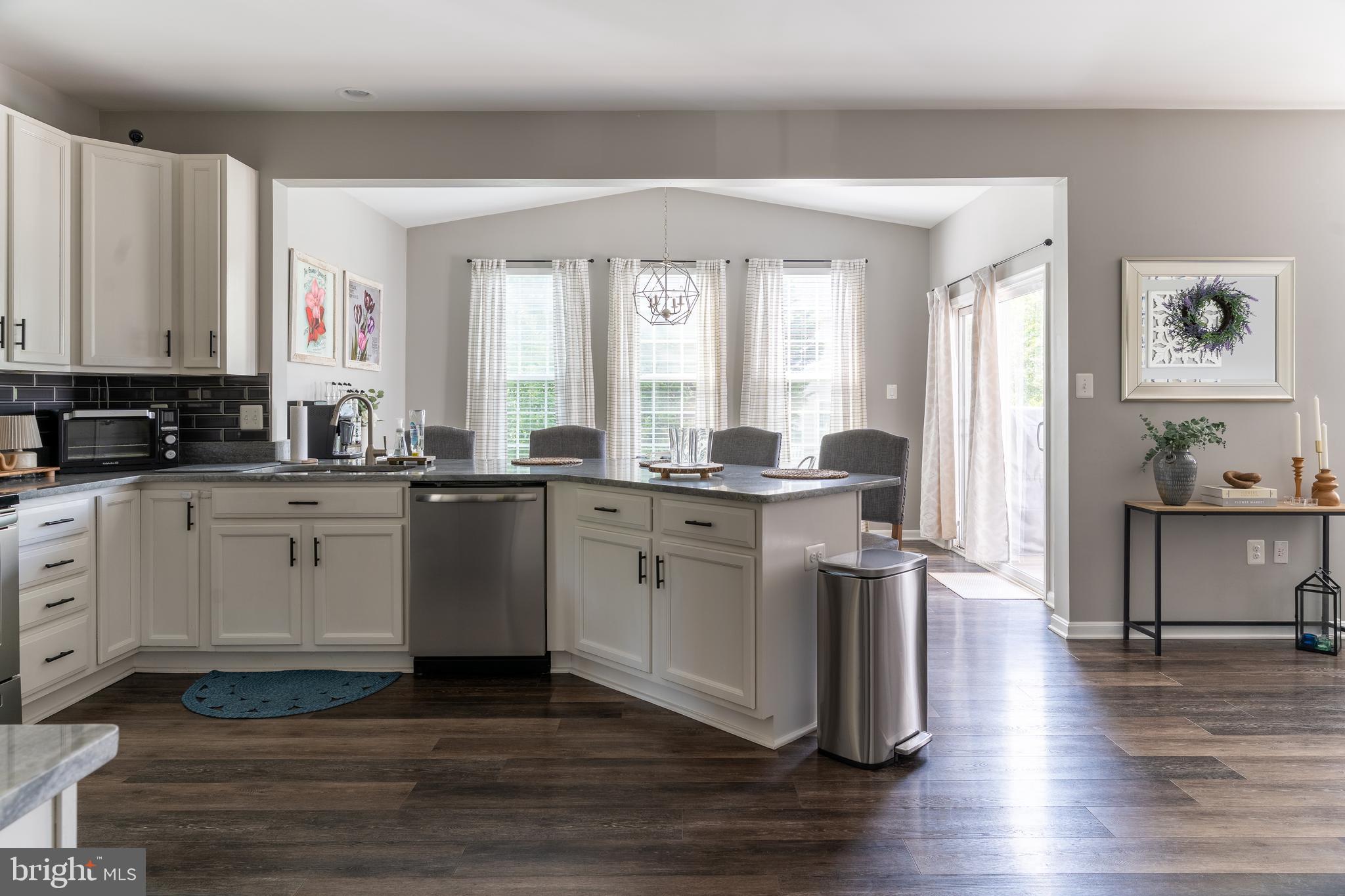 THE VILLAGE OF WASHINGTON TRAIL - Residential