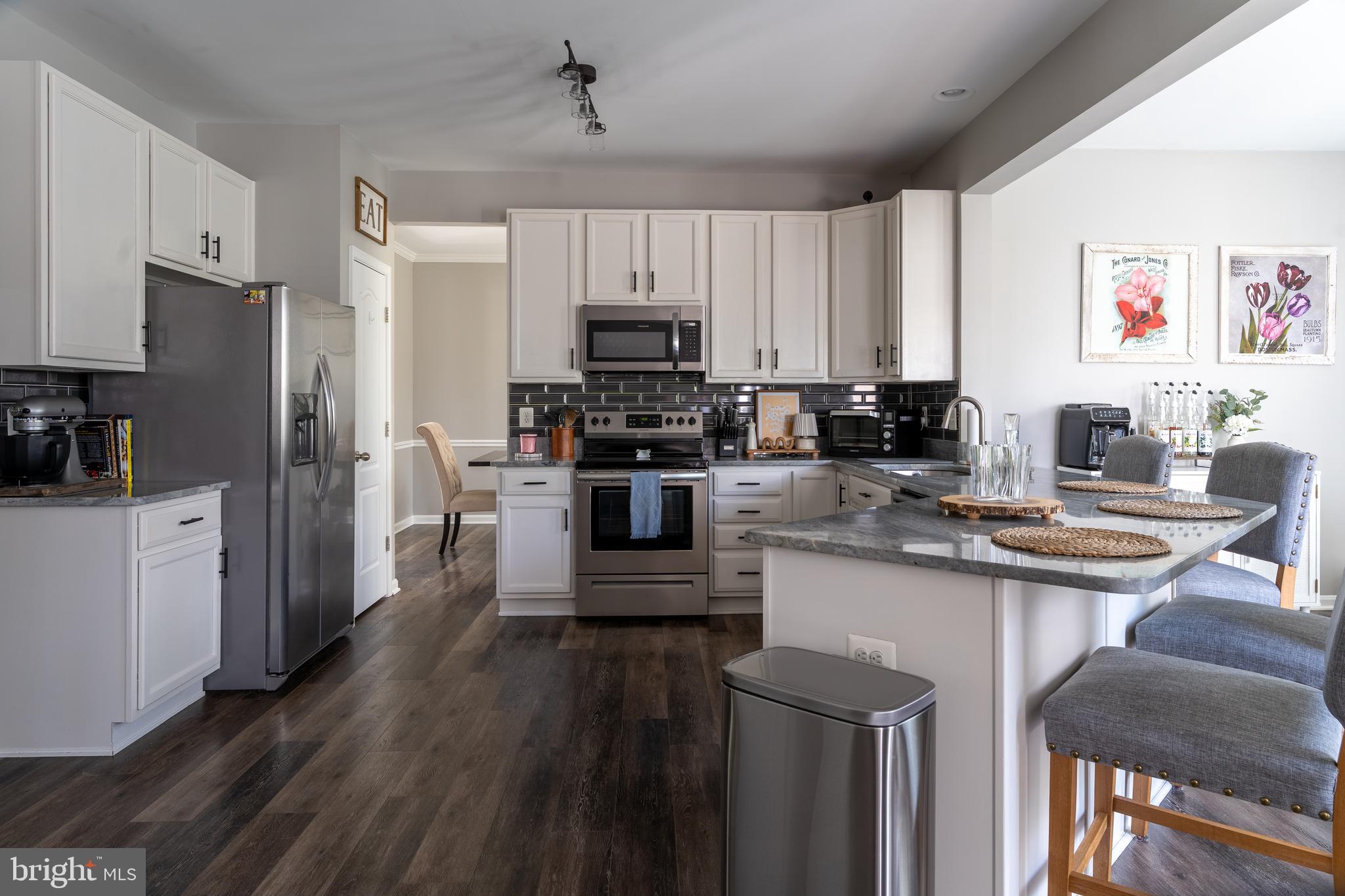 THE VILLAGE OF WASHINGTON TRAIL - Residential