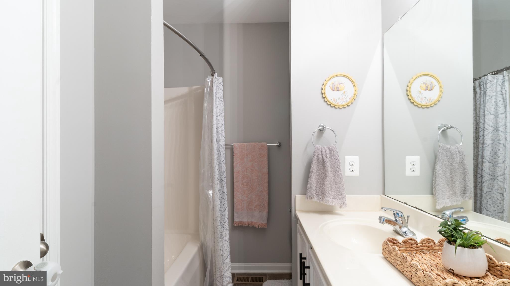 THE VILLAGE OF WASHINGTON TRAIL - Residential