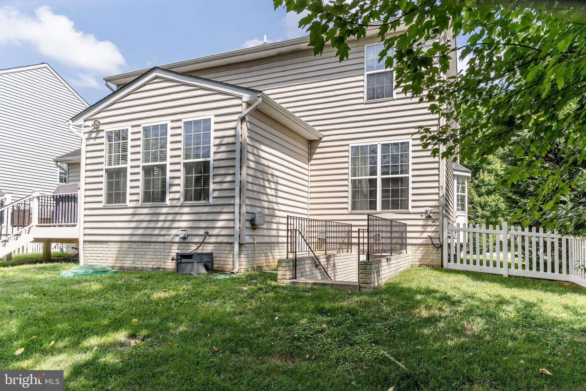 THE VILLAGE OF WASHINGTON TRAIL - Residential