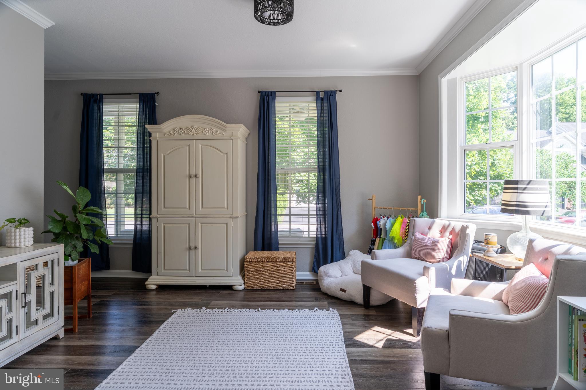 THE VILLAGE OF WASHINGTON TRAIL - Residential