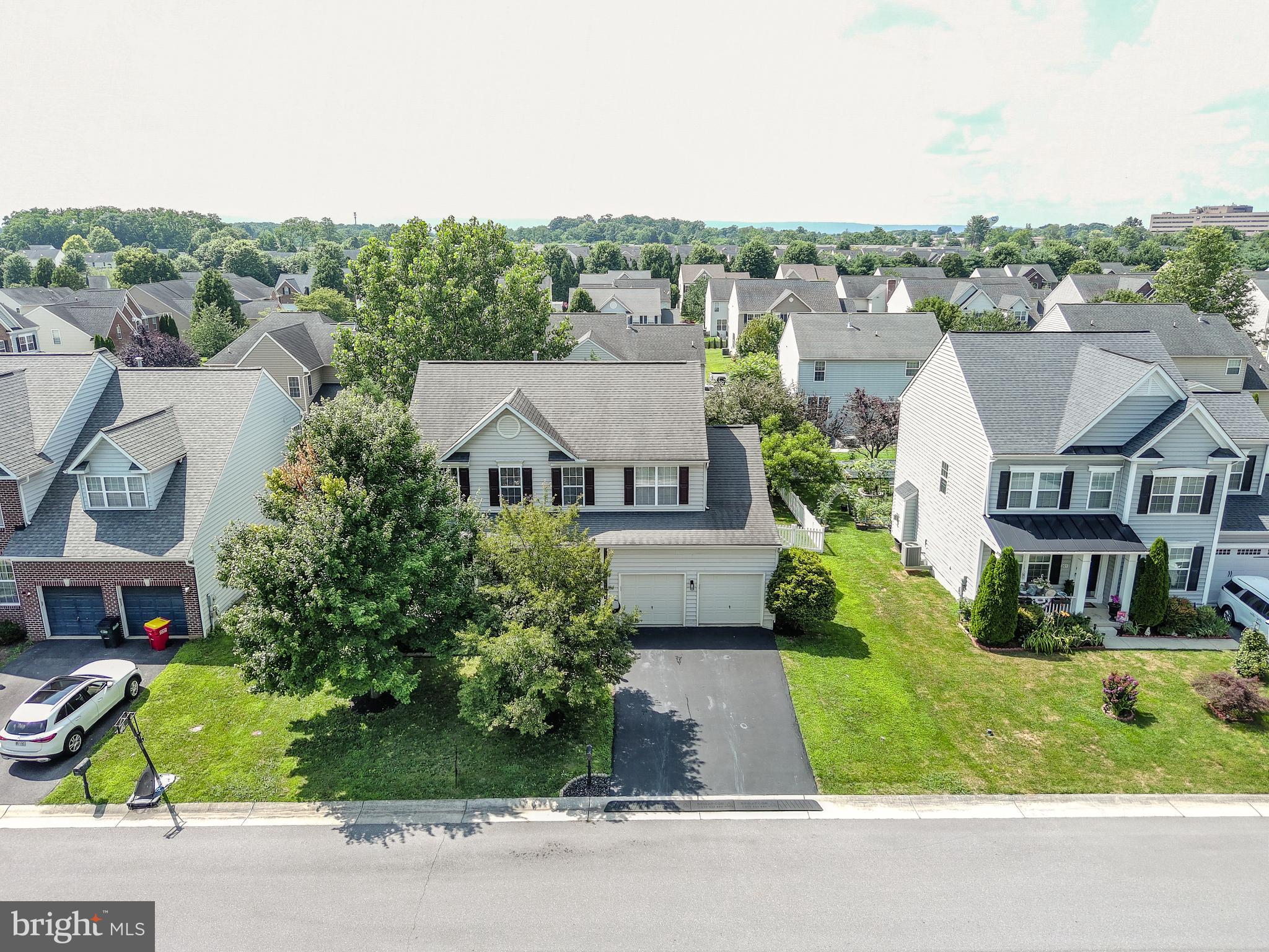 THE VILLAGE OF WASHINGTON TRAIL - Residential