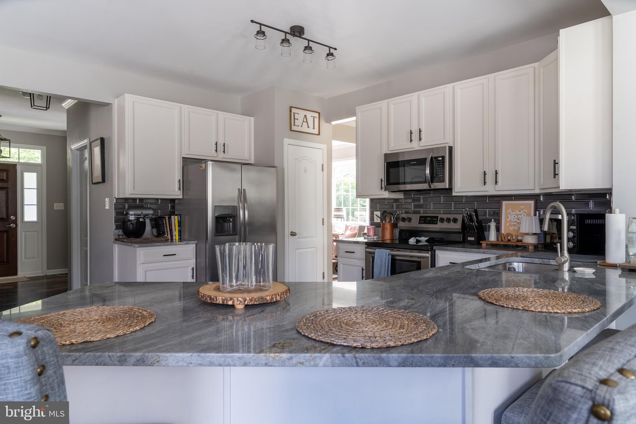 THE VILLAGE OF WASHINGTON TRAIL - Residential