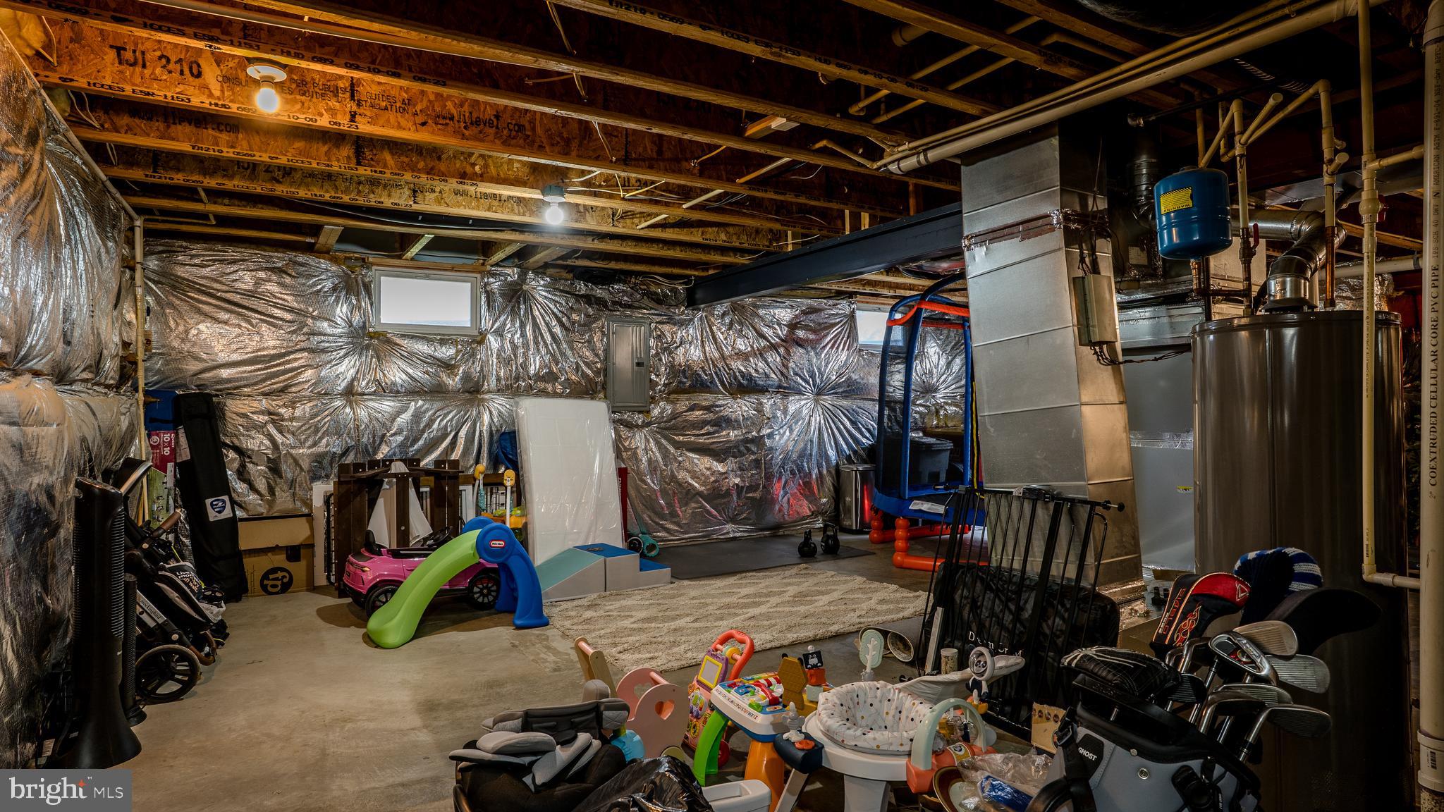 THE VILLAGE OF WASHINGTON TRAIL - Residential