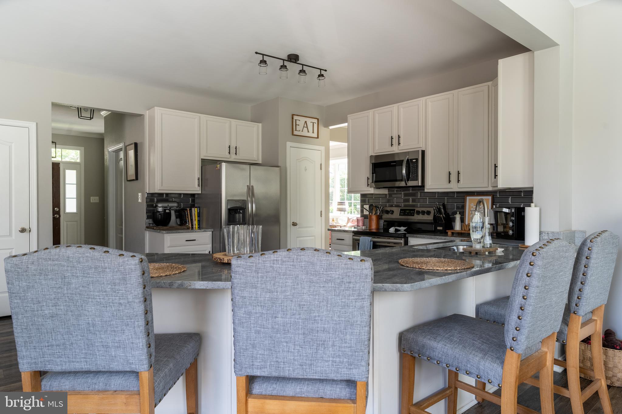 THE VILLAGE OF WASHINGTON TRAIL - Residential