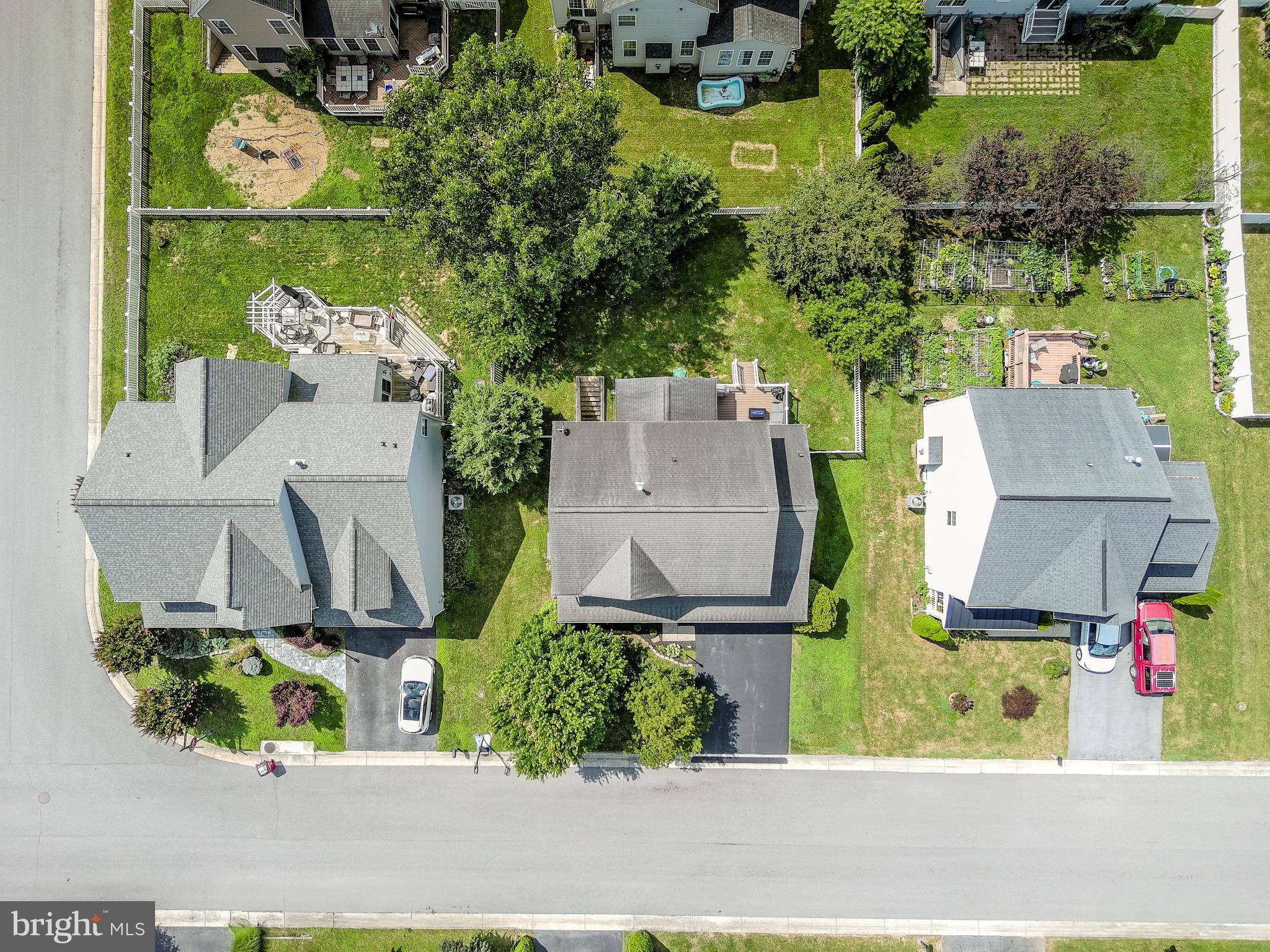 THE VILLAGE OF WASHINGTON TRAIL - Residential