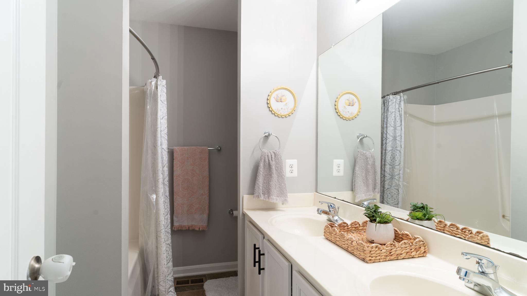 THE VILLAGE OF WASHINGTON TRAIL - Residential