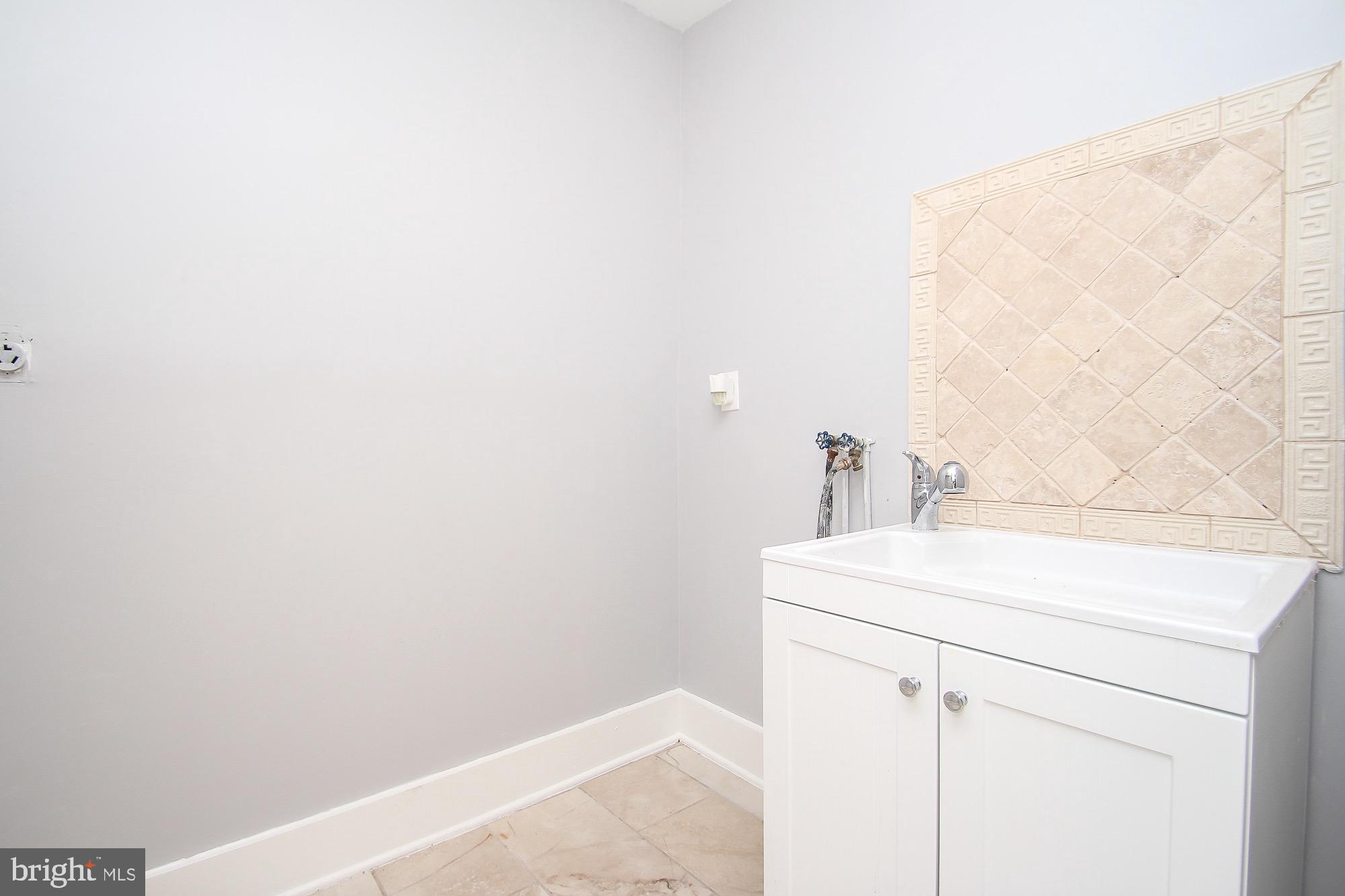 MOUNT WASHINGTON - Residential Lease
