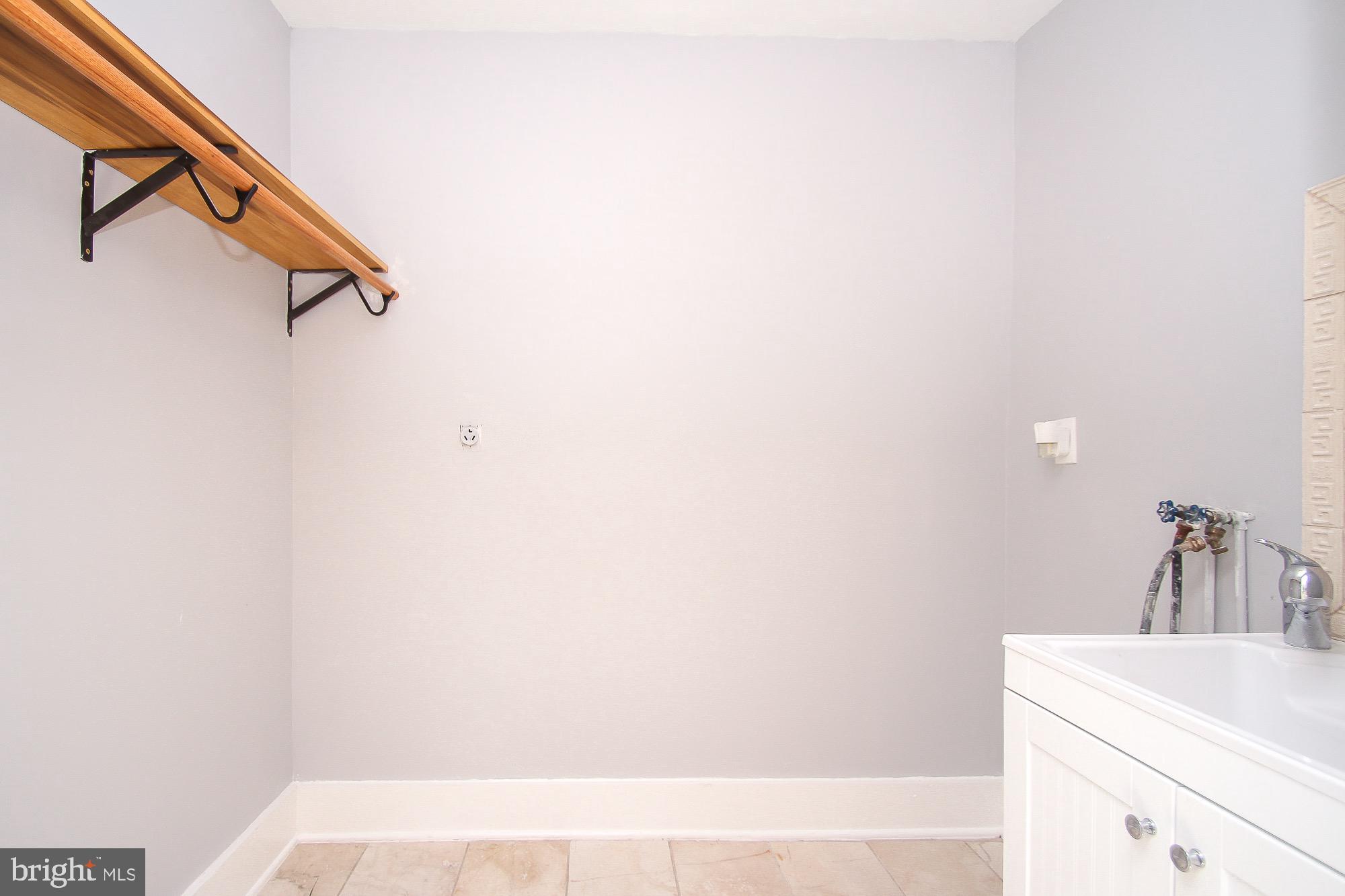 MOUNT WASHINGTON - Residential Lease