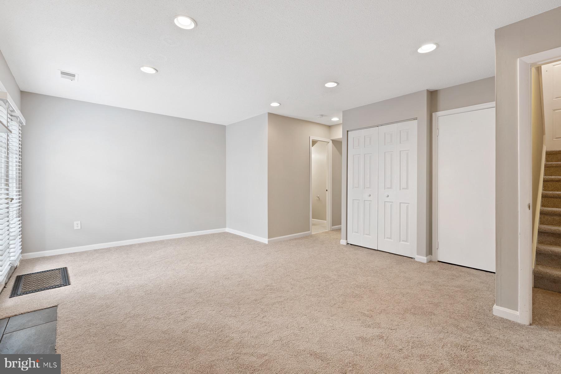 HUNTERS SQUARE - Residential Lease