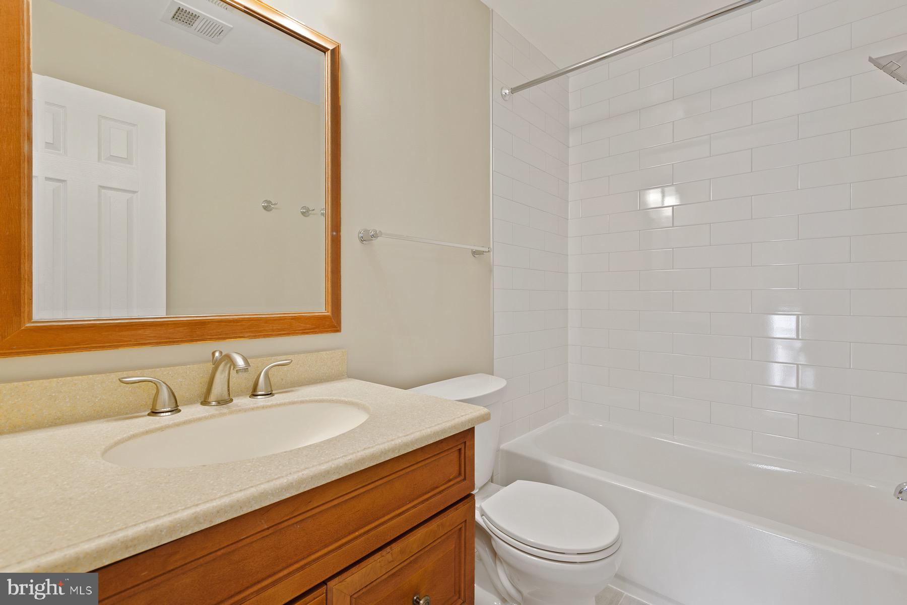 HUNTERS SQUARE - Residential Lease