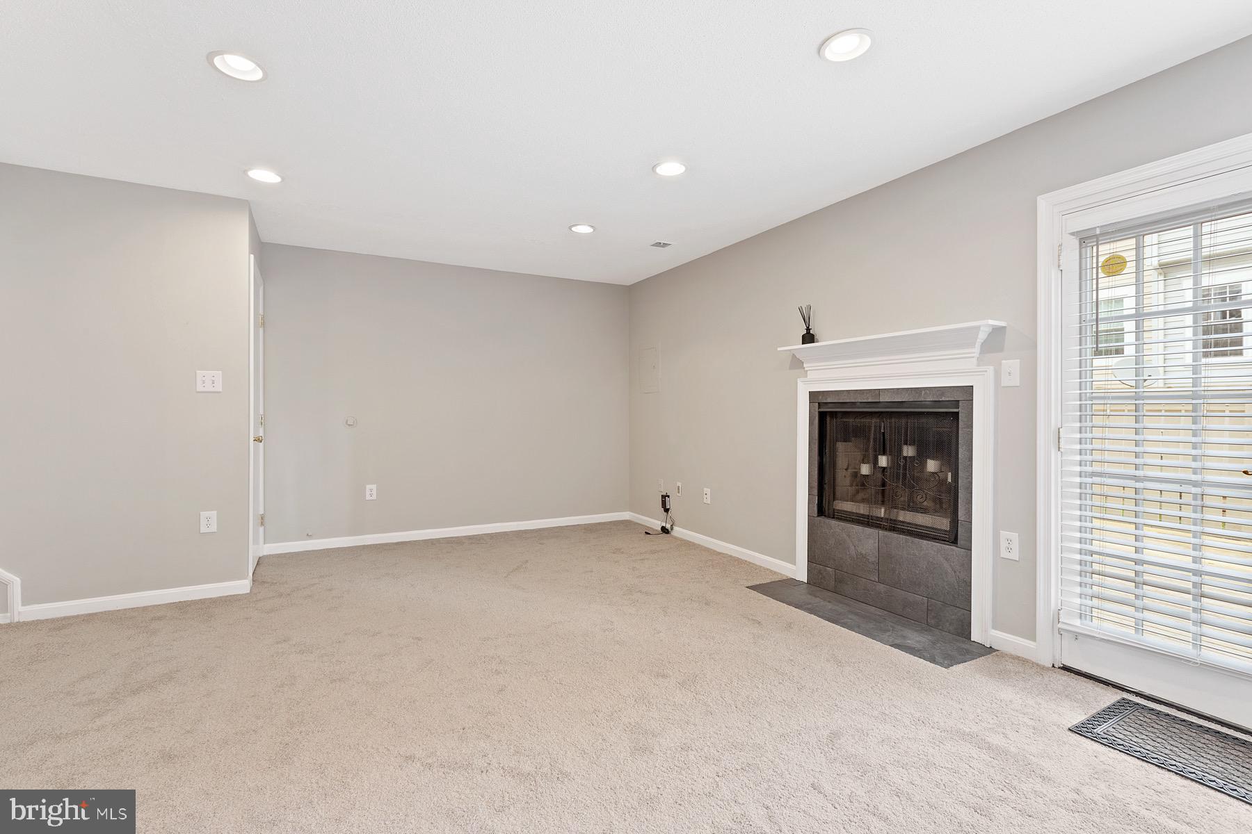 HUNTERS SQUARE - Residential Lease