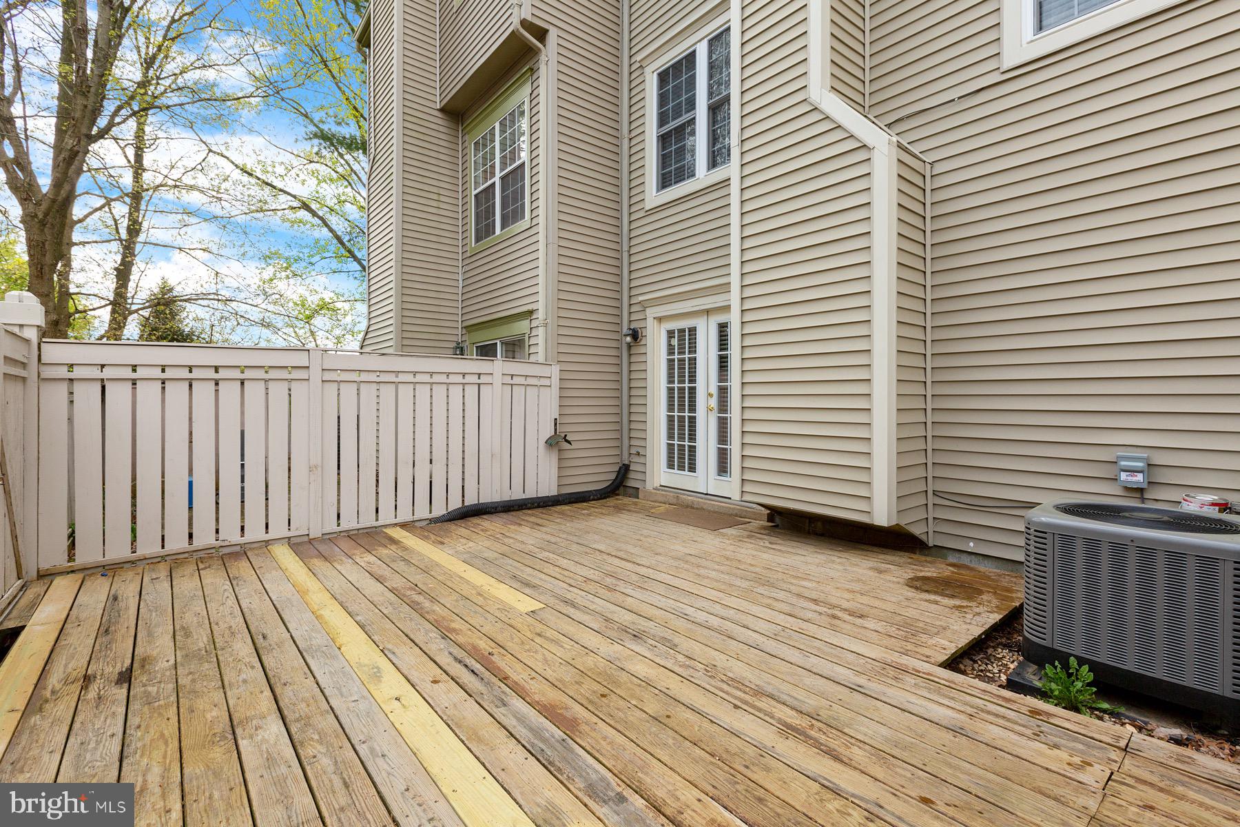 HUNTERS SQUARE - Residential Lease