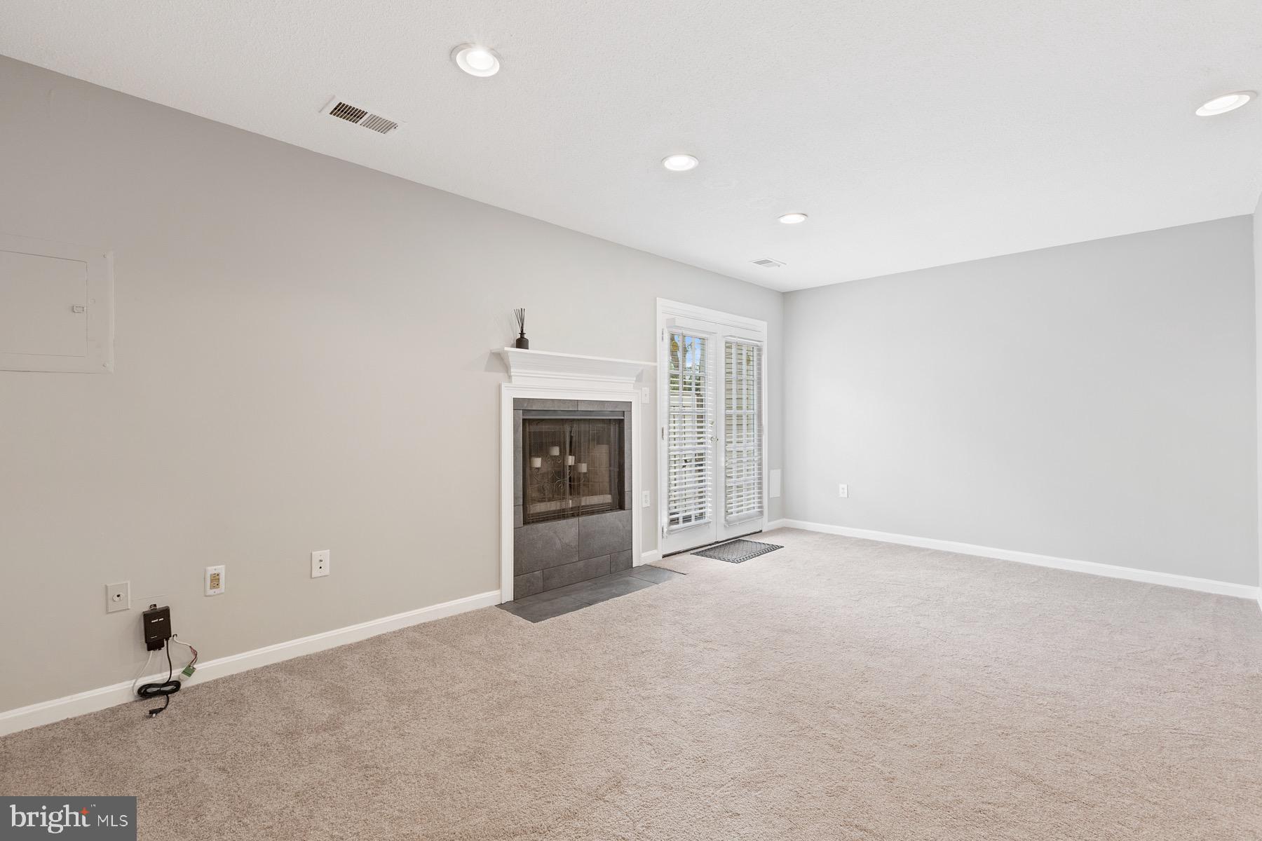 HUNTERS SQUARE - Residential Lease