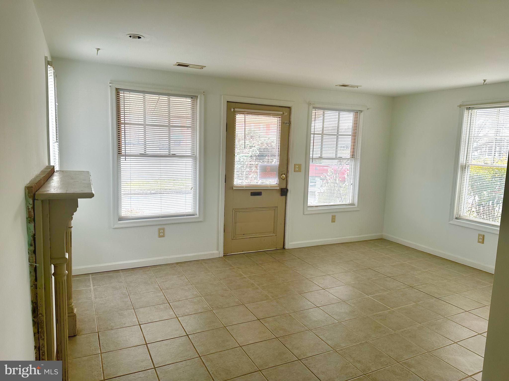 EASTON - Residential Lease