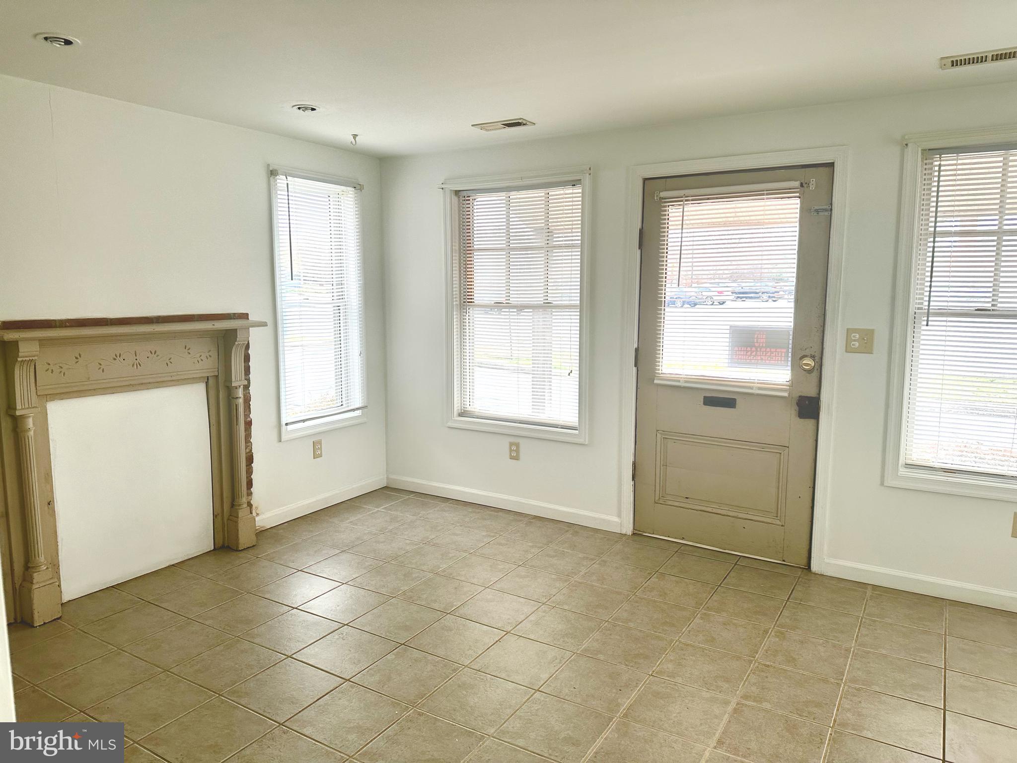 EASTON - Residential Lease