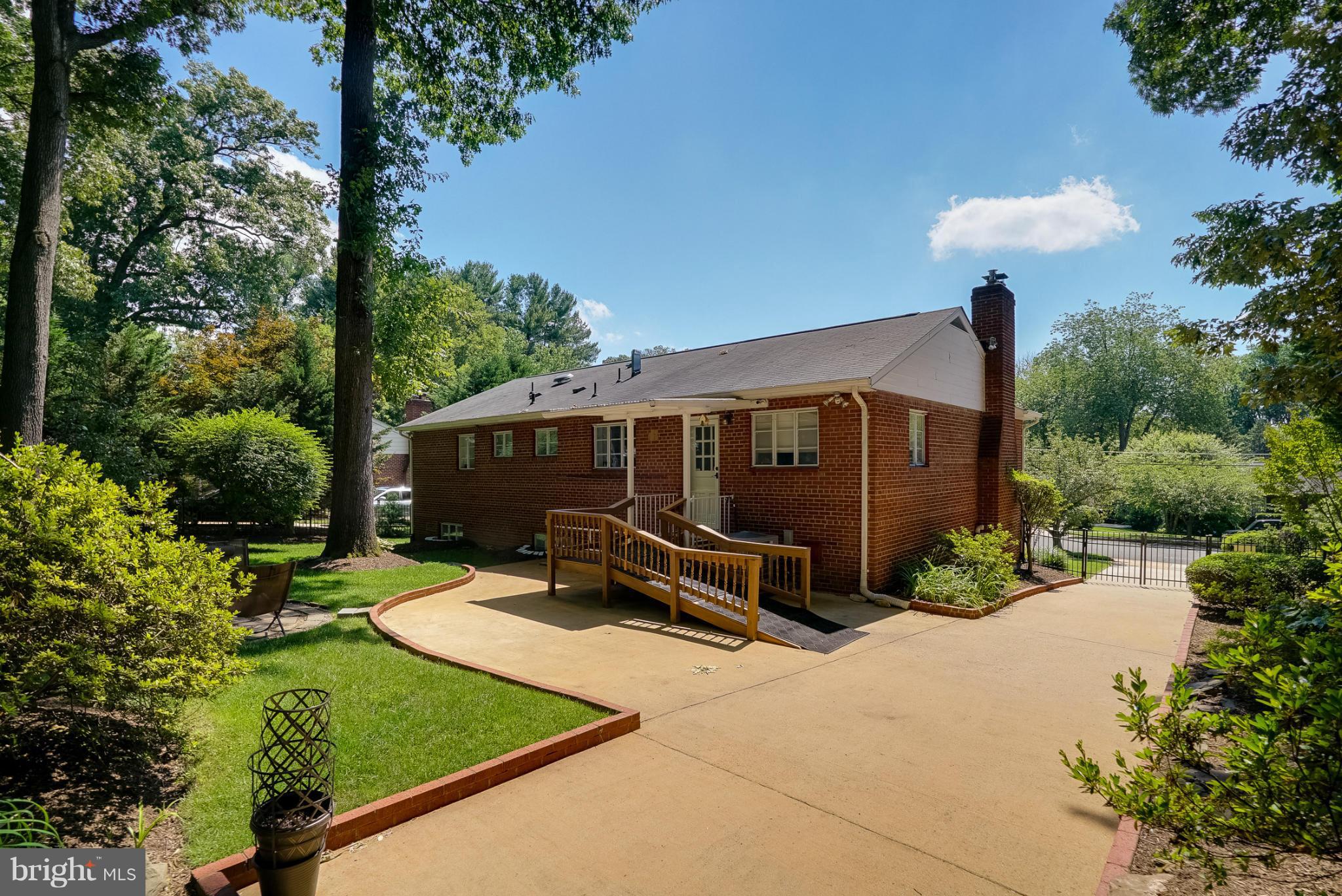 RAVENWOOD PARK - Residential Lease