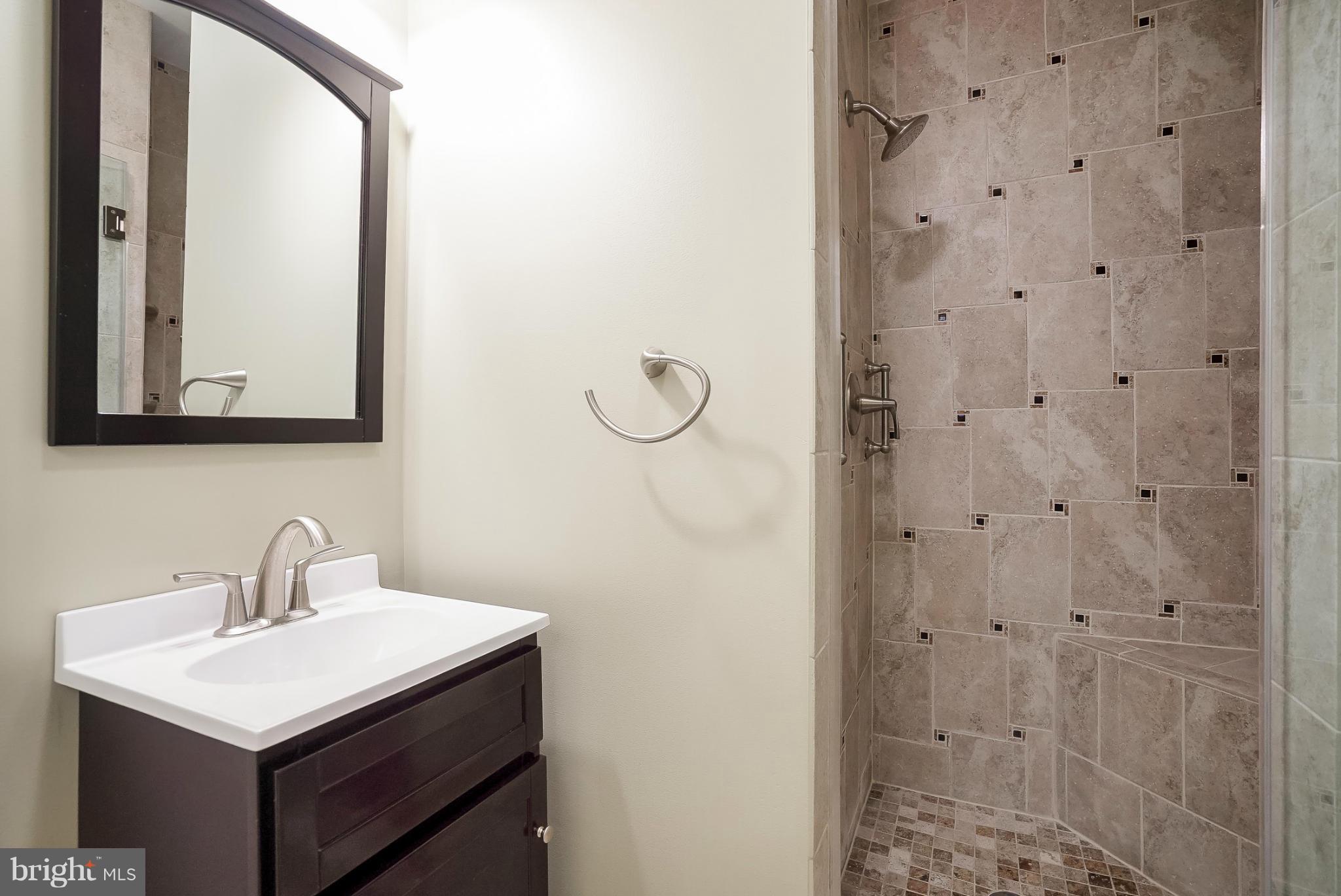 RAVENWOOD PARK - Residential Lease