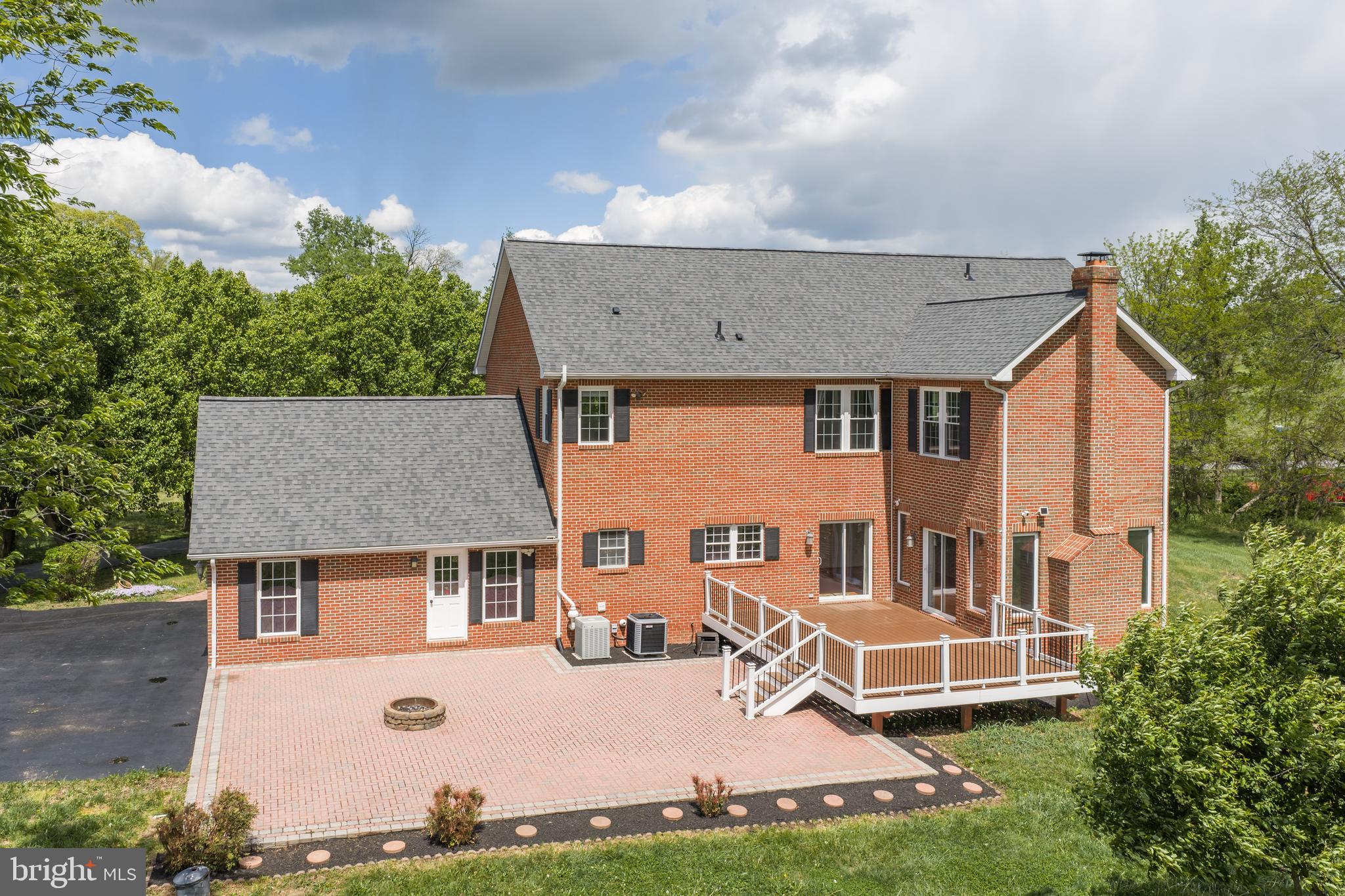 LEE'S CROSSING - Residential