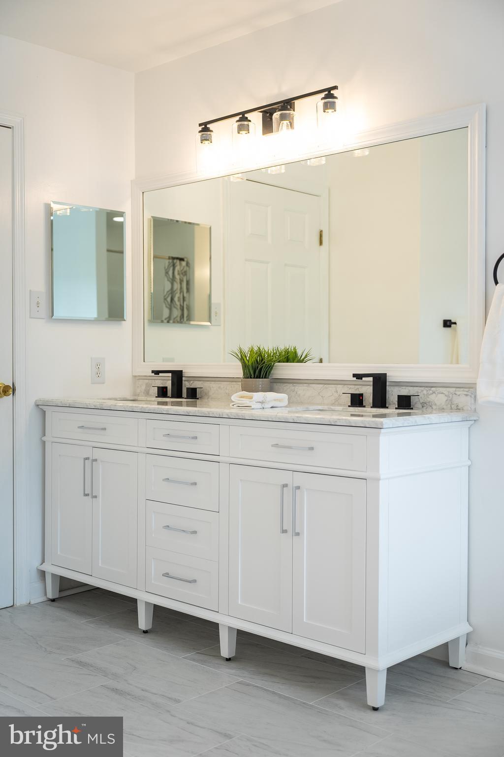 LEE'S CROSSING - Residential