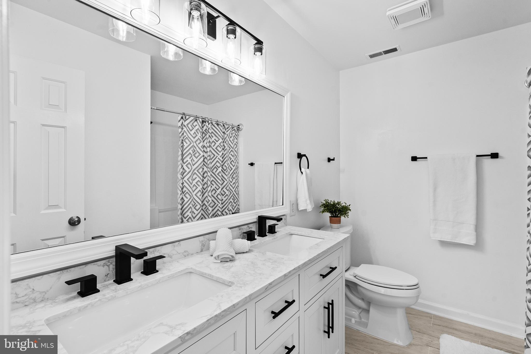 LEE'S CROSSING - Residential