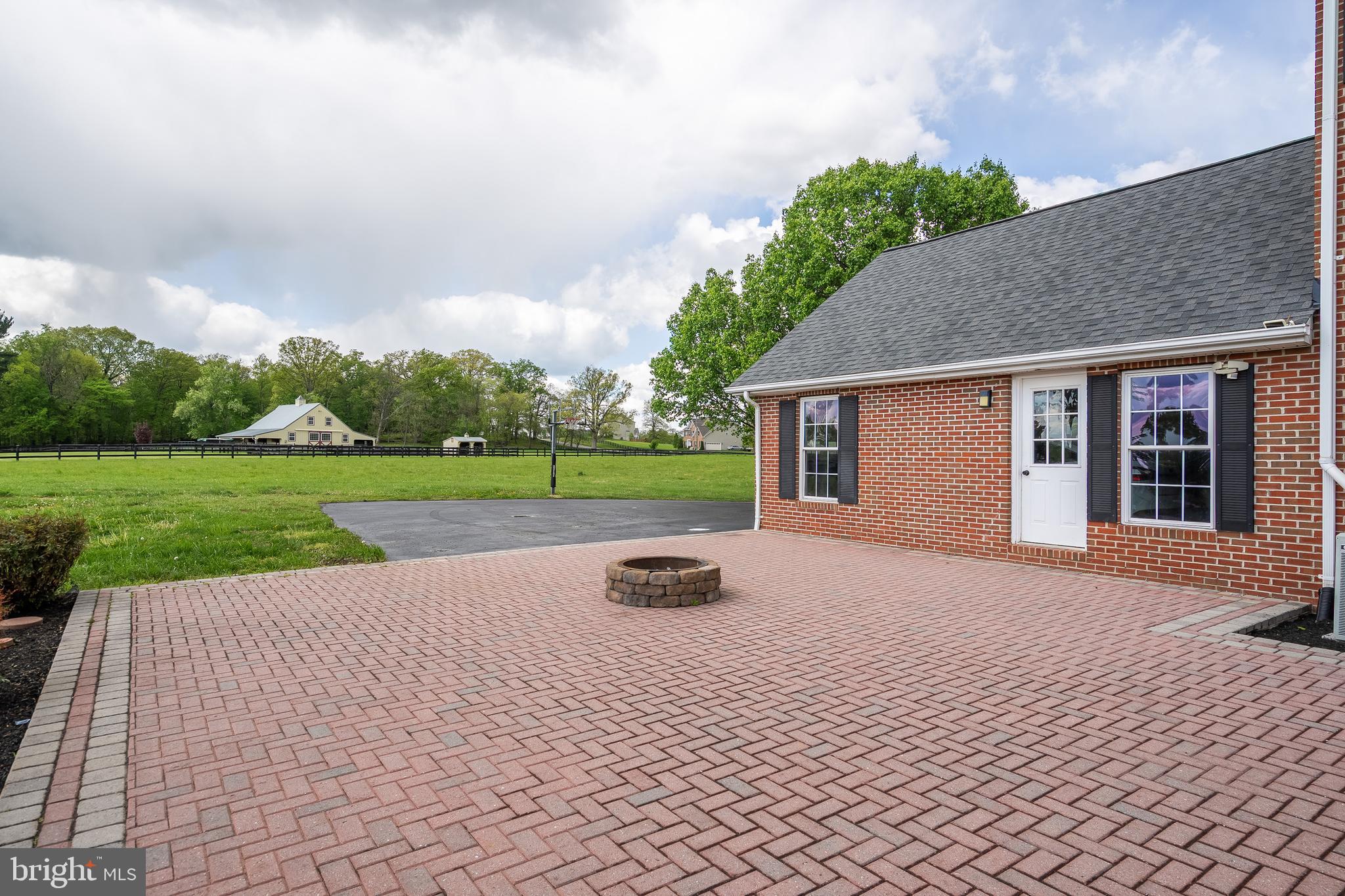 LEE'S CROSSING - Residential