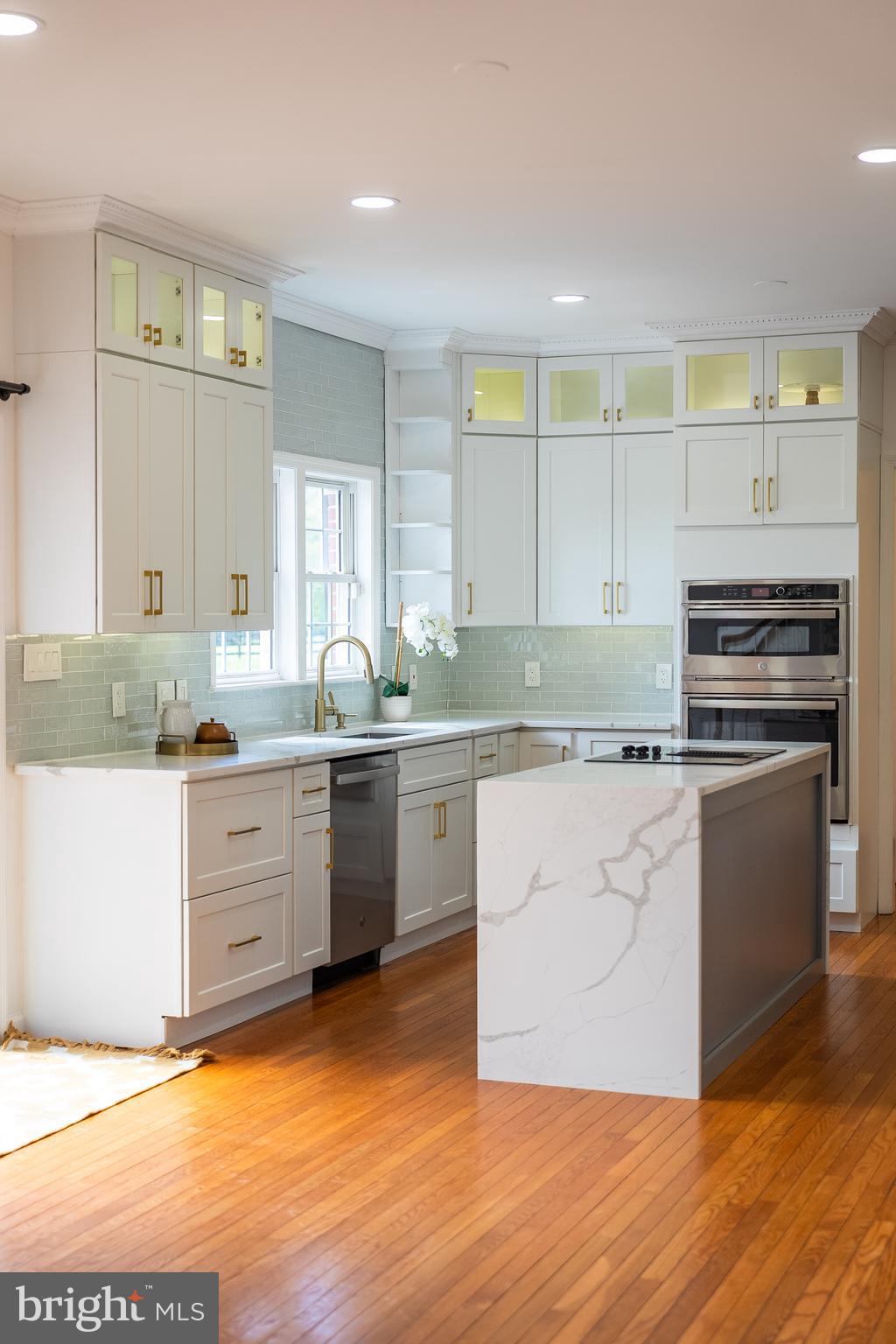 LEE'S CROSSING - Residential