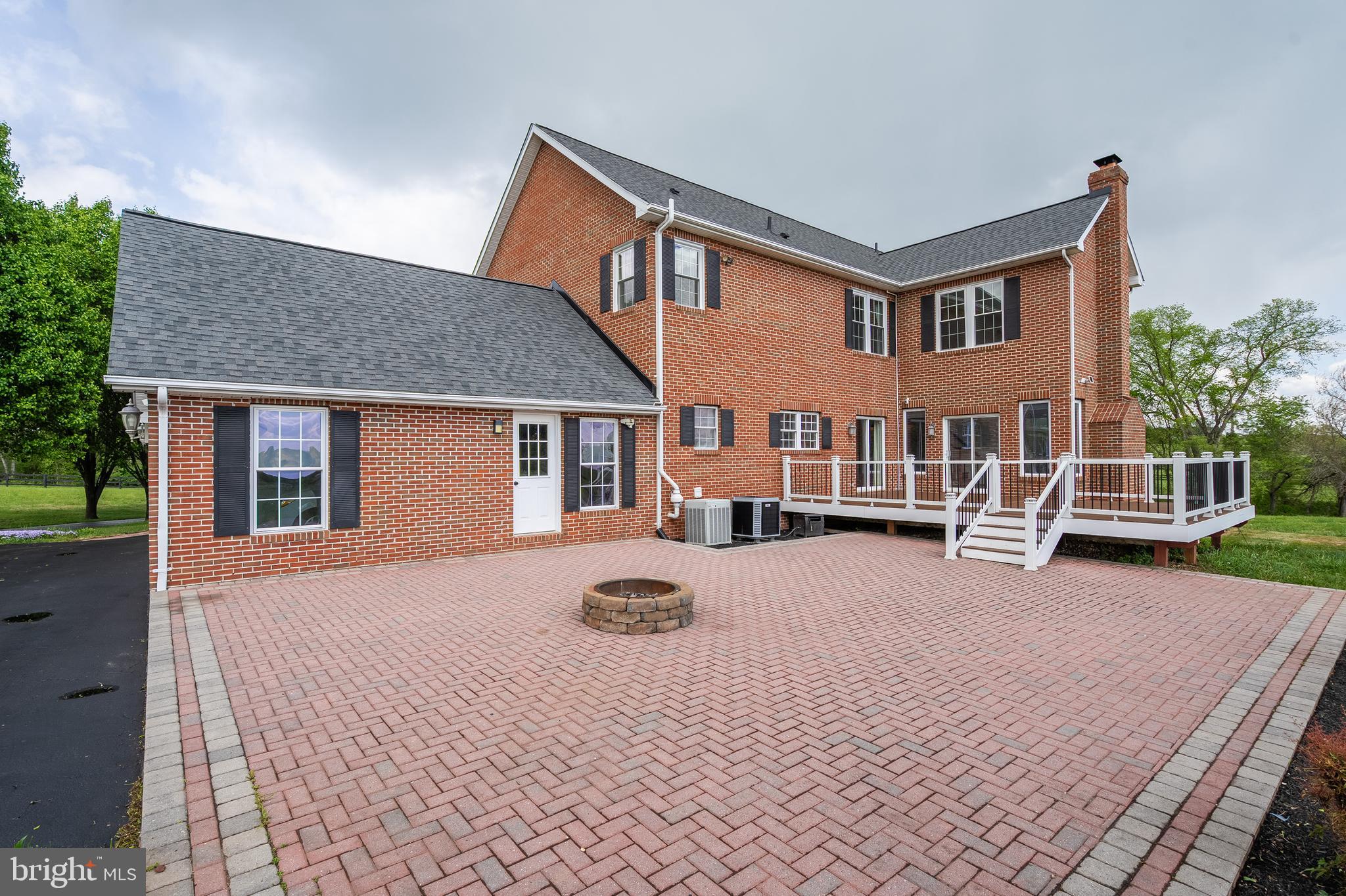 LEE'S CROSSING - Residential